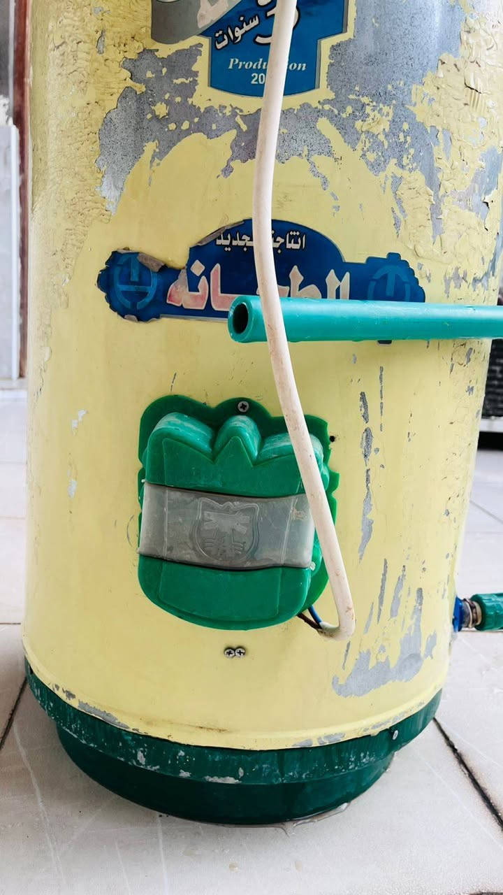 السلام عليكم كيزر مشتغل بس ٣ أشهر  جديد بس لونه كلب من المطر شرط لا مزروف ولا يخر ولا اي شي  سعره 50    ناصريه مركز    حي اريدو  60  لتر 

***********
