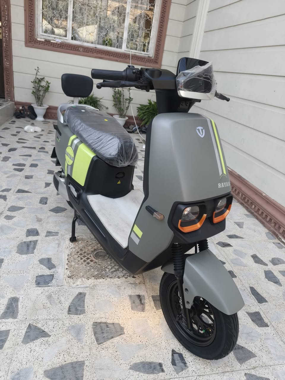 ماتور ريان ابو عيون شحن مطار مستخدم بس اسبوعين مشحون ثمان مرات ماطور جديد سعر مليون وبي مجال *********** تواصل على هذا الرقم
