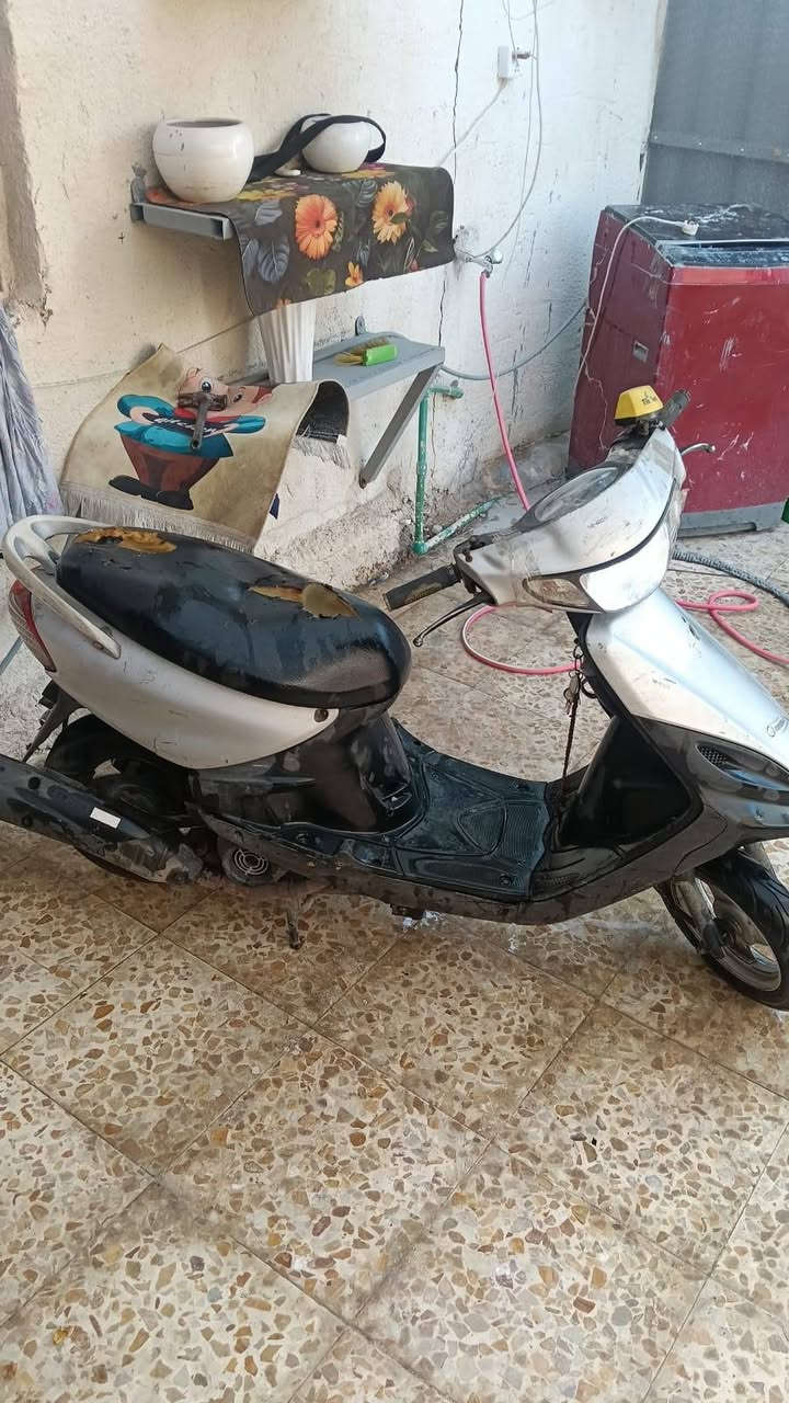 لدراجه رمبه مكينه بجيس اشير كهربائيت كله شغله مبيه اي نقص خير من الله سعر ٤٥٠ عنوان مشتل *********** تصال فقط
