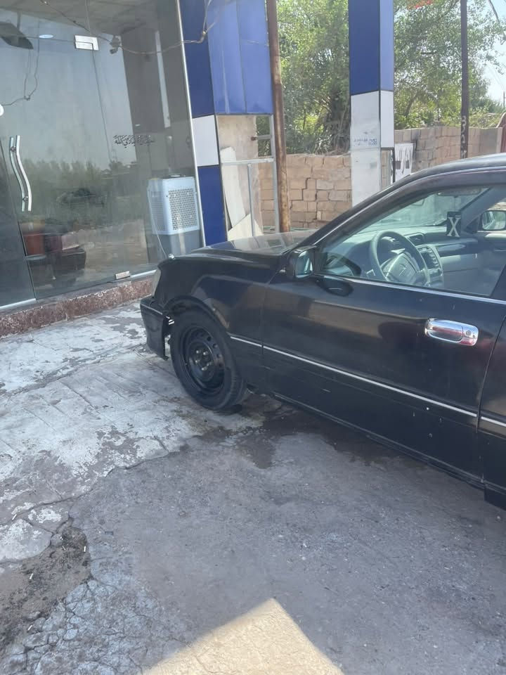 ملكه سوده كصتينً السياره ارقام اربيلً  السياره جانت واكفه  واخذتها تخم رنكات حداديه تخبل عوزها ترتيب دعاميه كدام بك لايت هاي السوالف ترتيب فقط السياره كيرها يخبل مكينتها حلوه  توني طلعتلها سويج ابو الشريحه عل عقل مال السياره يعني السياره حلوه ما بيها نقص هواي تبريد مادري شنو بي عنوانها بصره شط العرب  سعر (٢٥) وبيها مجال قليل  امس مبدل دهن وفلتر أصليات   ***********
