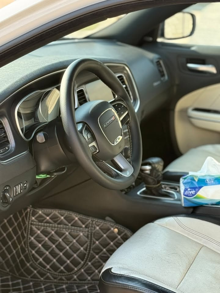 جارجر موديل 2018 sxt بلاص
السياره استخدام شخصي وكلش نضيفه كلين تايتل 
وبيهه مكانين بارد خفيفات كلش كفاله عامه 
سنويه 2031  بأسمي وهزه جديده بعدهه ممنتهيه
كبل احولك تايرات جدد صدر جديد قبل كم يوم داخله 
عنايه بولش ونانو سيراميك
♦️ماشيه 100mi
♦️شاشه جبيره 
♦️كشان خزن ميموري
♦️كشنات لون بيجي بلادي 
♦️كشنات تدفئه تبريد 
♦️مري قلاب ورادارات جانبيه
♦️فتحه سقف 
♦️تحكمات ستيرن
♦️هواي بعد مواصفات 
وكلشي موجود بلسوك اتعجبك اتصل وبالعافيه عليك

مكاني بغداد 
رقم ***********
