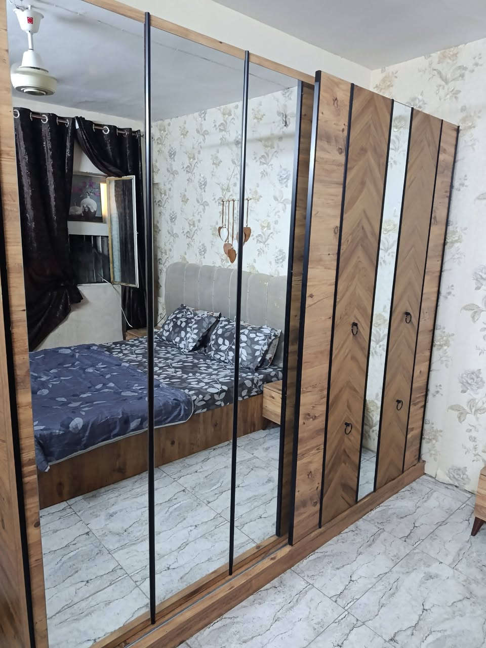 عندي غرفه نوم مصري ٥ قطع بدون ضرر مع دوشك هديه ب٣٥٠ وبيها مجال وتخم ٨ مقعد معمل الشمال مع تلبيسه جديده وكوشات ب٣٢٥ وطبله وسطيه ب٣٥ مكاني بغداد الوشاش متواجد واتس***********
