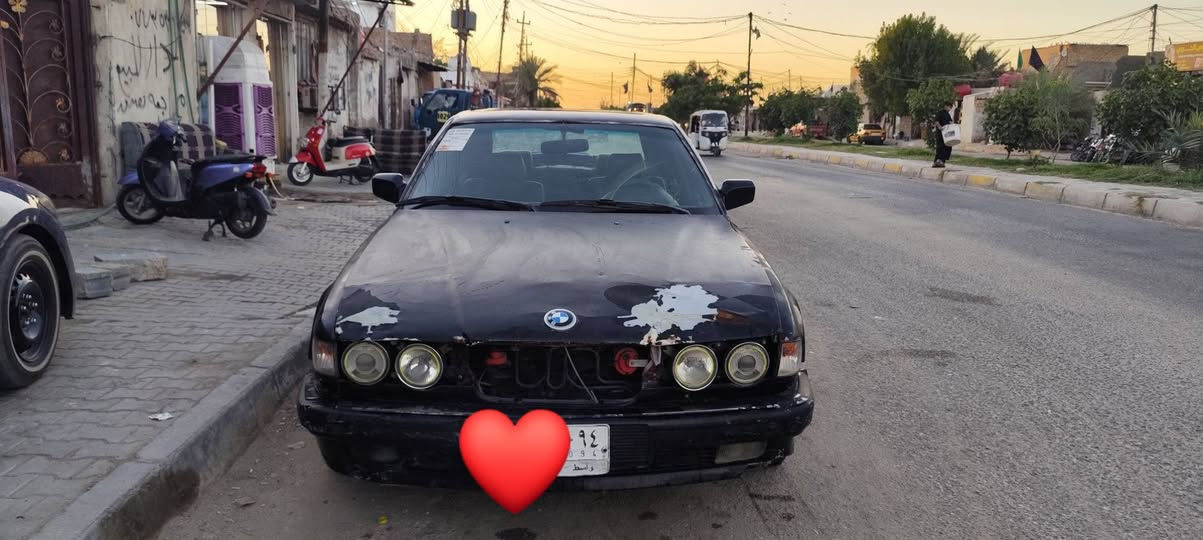 ​🚗 للبيع: بي ام دبليو (BMW 735i) موديل 1990 🚗
المواصفات والتفاصيل:

​الماركة والفئة: BMW الفئة السابعة (735i).

​الموديل: 1990.

​المحرك: 6 سلندر.

​الحالة الميكانيكية: المحرك والگير بحالة جيدة جداً.

​البدي موضح بدقة في الصور المرفقة.

​الموقع: كربلاء المقدسة.

​💰 السعر المطلوب: 28 ورقة (قابل للتفاوض البسيط )

​📞 للتواصل والاستفسار:

​رقم الهاتف / واتساب: ***********
