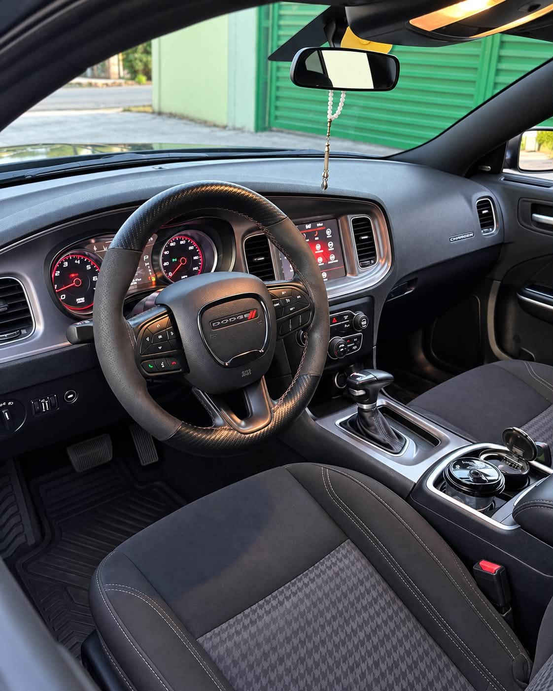 جارجر SXT  كلين وارد كندي
لون اسود موديل 2023
ماشية 63 ميل ، رقم اربيل باسمي 
كير محرك كهربائيات كلها مكفولة على وضع الشركة 
بيها رصعة بحافة الجاملغ الامامي 
السيارة بدون اي نقص من صدر و تبريد طخم تاير نكسن جديد
سنوية الى 2030 بيها كتاب تظليل الى سنة 2027 شهر 4 
مكانها الموصل 

السعر 218 

***********
