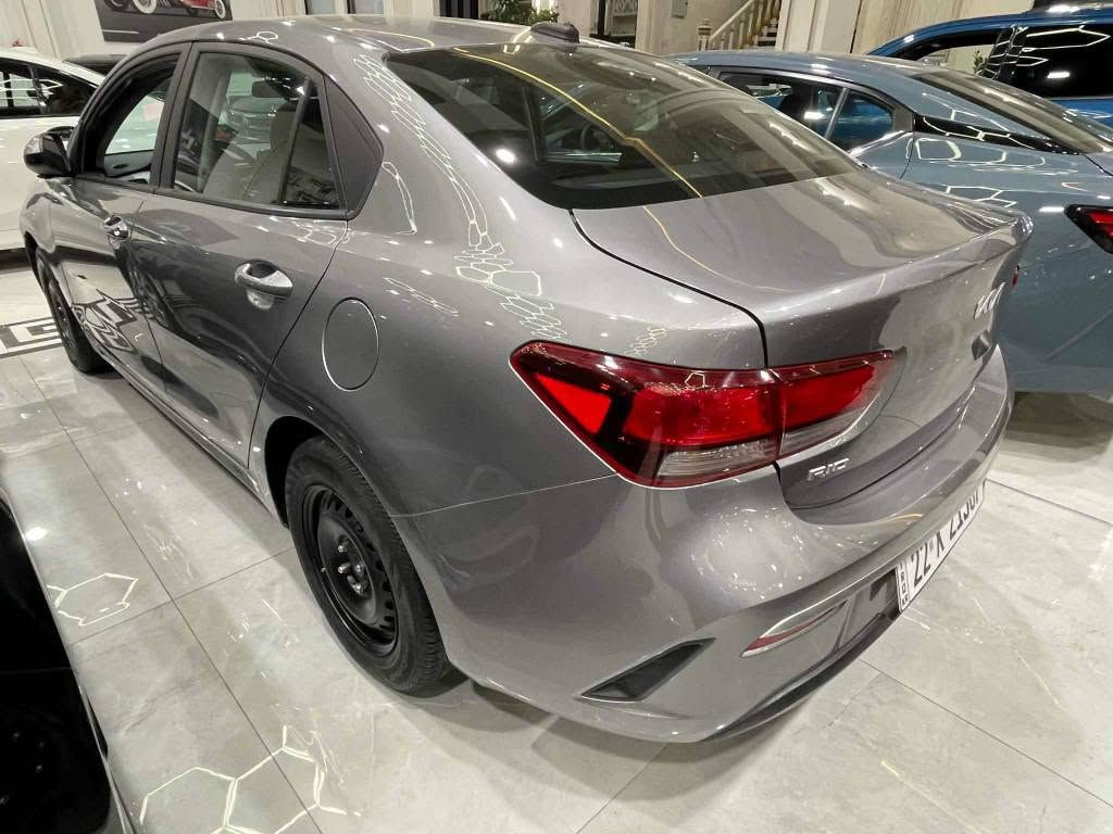 سلام عليكم 
كيا ريو موديل 2023
مواصفات S
كير cvt محول إلى at
محرك ١٦ دوش
بيها بنيد و جاملغ و باب سكن صبغ
للتواصل على الرقم التالي
*********** أربيل, العراق
