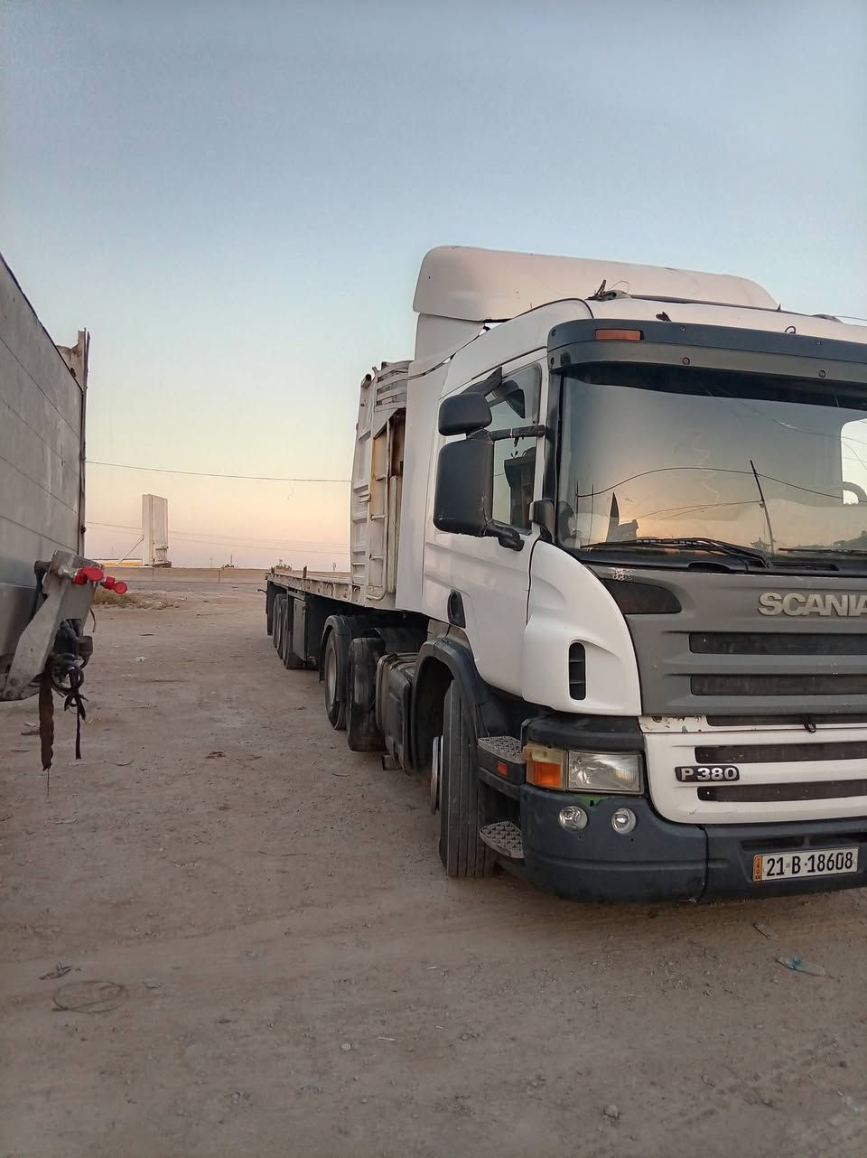 السلام عليكم سكانيا 2006 انجكتر راس سنكل امامي  وعربانه حداديه مزوج 3محاور P380 المحرك والكبير خير من الله السياره العنوان بغداد المحموديه
رقم الهاتف ***********
