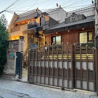 من احلى وانسب بيوت الكرادة 62 للسكن او الاستثمار يا الله  دار للبيع في...