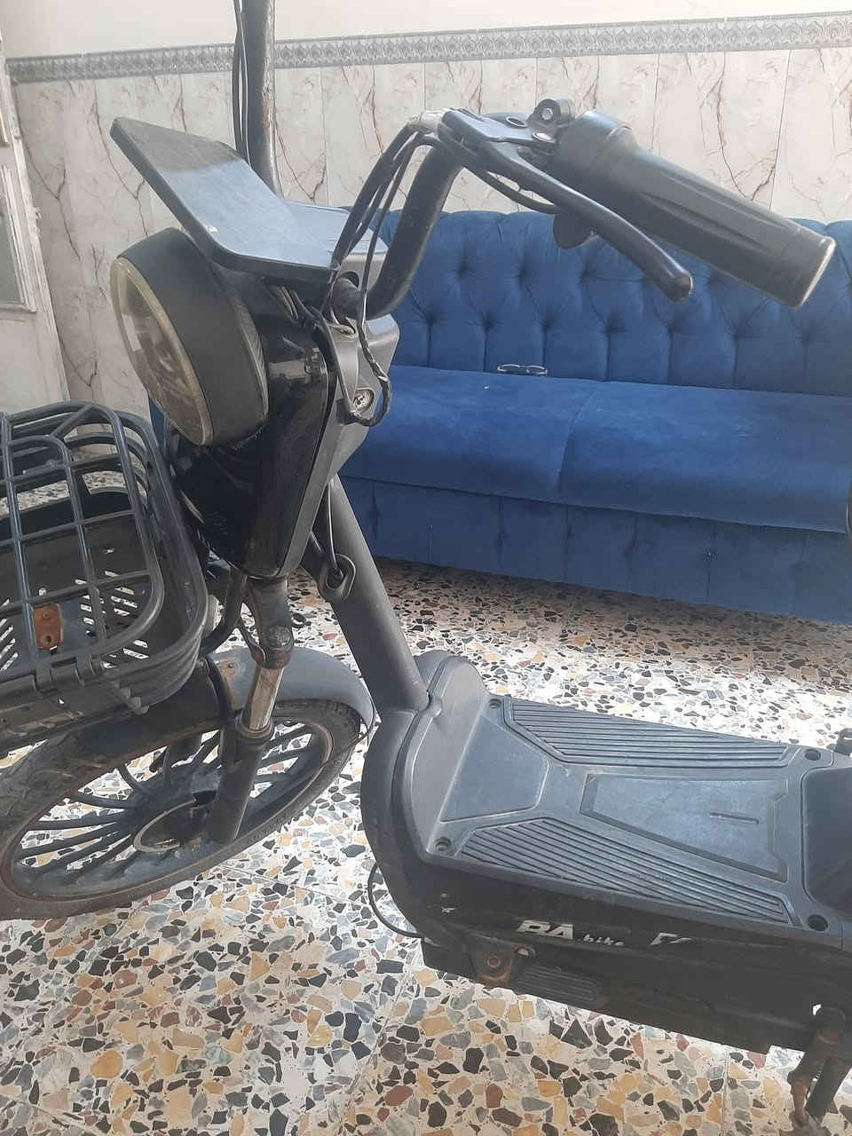 دراجه شحن خمس بطاريات يرادلهه بطاريات فقط السعر ٨٠ وبيهه مجال قليل مكاني بغداد ام الكبر قرب تقاطع الكياره ***********
