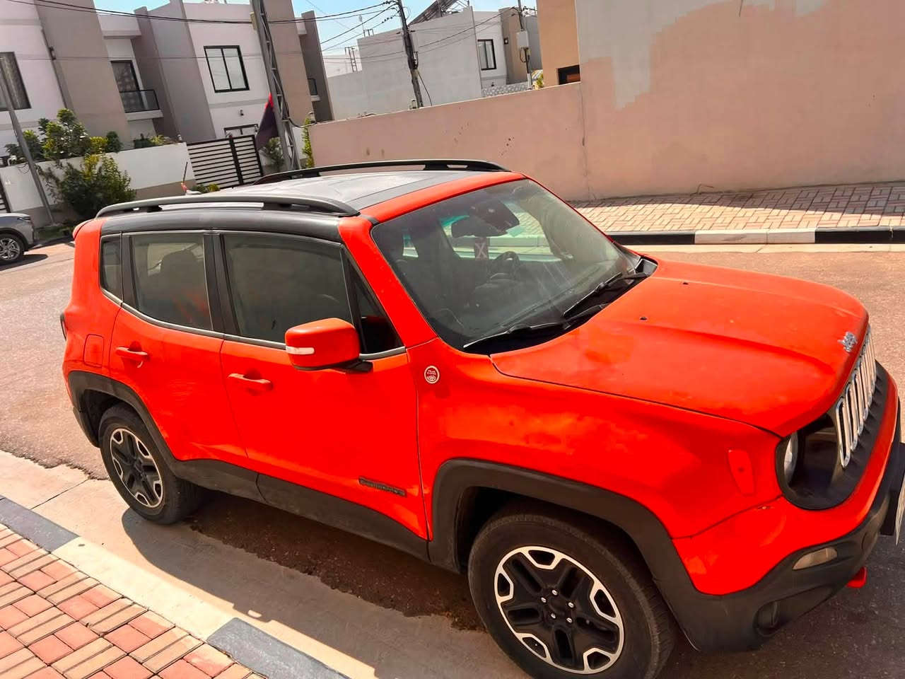 جيب رينيكد trail rated ٢٠١٧  فول مواصفات اعلى فئة Trail Hawk 
- فور ويل 
- ⁠تبريد منفصل
- ⁠انظمة قيادة متعددة snow mud rock 
- ⁠سقف بانوراما 
- ⁠محرك ٢٤٠٠ 
- ⁠جامات autohold 
- ⁠اشارات بلمرايات الجانبية
- ⁠مقاعد جلد
- ⁠تدفئة مقاعد 
- ⁠تدفئة ستيرن 
- ⁠تحكم ستيرن
- ⁠كير طيارة ٩ نمر
- ⁠roof بلاك توب
- ⁠سيارة داخل لونين
- ⁠شاشة لمس مع كامرا خلفية
- ⁠حادثها خارج العراق جاملغ خلف السايق
- ⁠وداخل العراق جمالغ جهة الصدر حادث بسيط 
- ⁠رقم اربيل 
- ⁠ماشية 94,000 mile 
- ⁠للتواصل ***********
- ⁠السيارة مكانها كربلاء
