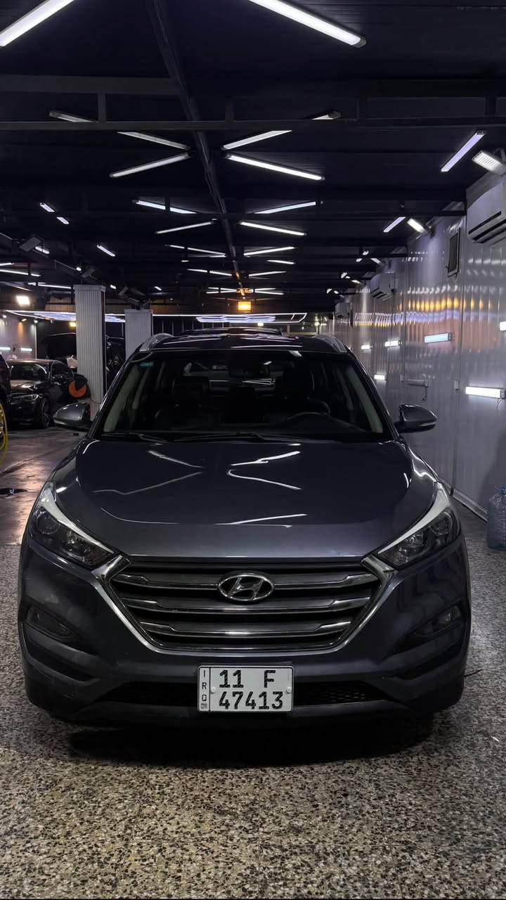 🚘 للبيع | Hyundai Tucson 2018 🇺🇸
🔥 توسان 2018 وارد أمريكي — فول مواصفات عدى الفتحة
📍 الممشى: 95 الف!
⚙️ محرك 2.0L
🔄 دفع رباعي AWD

السيارة بحالة ممتازة جدا ، صيانة وادامة كاملة، والمحرك والكير كفالة ما مفتوحات وبحالة ممتازة.

✨ المواصفات:
• كشنات جلد
• كشن السائق والراكب كهرباء
• تدفئة كشنات 🔥
•زجاج السائق auto
• 3 أنظمة قيادة: (Eco / Normal / Sport)
• نظام المحافظة على المسار 
• نظام النقطة العمياء
•نظام AWD LOCK
•نظام التحكم بالنزول من المنحدرات
• كامرة خلفية
• بصمة تشغيل Push Start
• بصمة أبواب Keyless Entry
• تبريد قطعتين
• مرآة وسطية بتعتيم ذاتي 
•حساسات خلفية
•لايتات زينون 

🛠️ الحادث: جاملغ خلفي أيمن فقط ، شاصي لغود كله مكفول وصورة الحادث مرفقة في نهاية المنشور

✅ محرك ممتاز
✅ كير ممتاز
✅ كهربائيات كاملة بدون مشاكل
✅ إدامة كاملة
✅ داخلية نظيفة 
✅ تبريد ثلج

السيارة جاهزة 100% لآخر شي وما تحتاج أي صرف ، رقم بغداد جديد ، سنوية بأسمي تحويل مباشر ,سنوية مجددة خمس سنوات , هزة جديدة

💲السعر 147$ وبي مجال بسيط 
📍 العنوان بغداد اليرموك
📞 للاستفسار *********** / ***********

