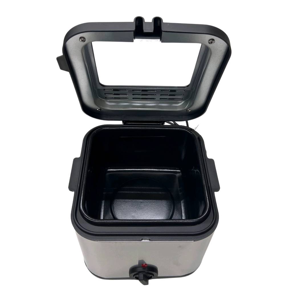 قلاية كهربائية متعددة الاستخدام – Multifunction Fryer سعة 2.5 لتر

قلاية كهربائية عملية مصممة للقلي اليومي، مناسبة للاستخدام المنزلي وتحضير أصناف متعددة بسهولة.

• تصميم قلاية كهربائية متعددة الاستخدام

• سلة قلي معدنية مع مقبض لسهولة رفع الطعام

• مناسبة لقلي البطاطس، الدجاج، النقانق، الخبز، الخضروات والمأكولات البحرية

• حجم مناسب للمطابخ المنزلية والاستخدام اليومي

• تشغيل كهربائي بقدرة واضحة ومناسبة للقلي

• غطاء علوي

المواصفات:
• السعة: 2.5 لتر
• القدرة الكهربائية: 1000 واط
• الجهد الكهربائي: 220V
• التردد: 50Hz
• الوزن الصافي: 1.9 كغم
• الوزن الإجمالي: 2.0 كغم

محتويات العلبة:
• قلاية كهربائية متعددة الاستخدام
• سلة قلي معدنية
• غطاء القلاية (مرفق مع الجهاز)