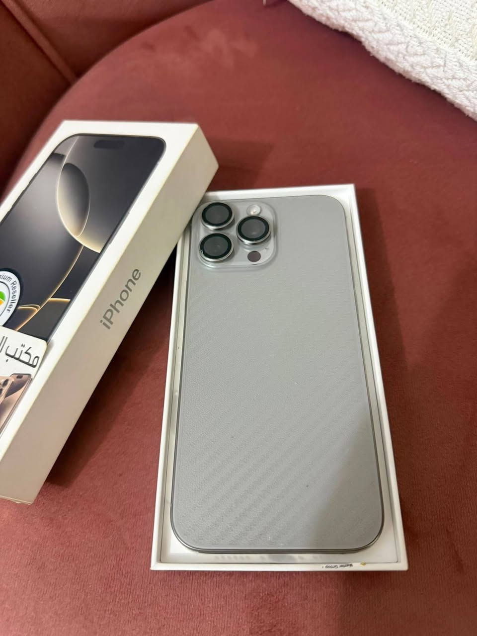التلفون iPhone 16 Pro max 📱
واللون الظاهر تيتانيوم طبيعي (Natural Titanium).

وتر بروف 

ماستر

بطارية 96

نضيف مابي اي شخط.             واتساب ***********
