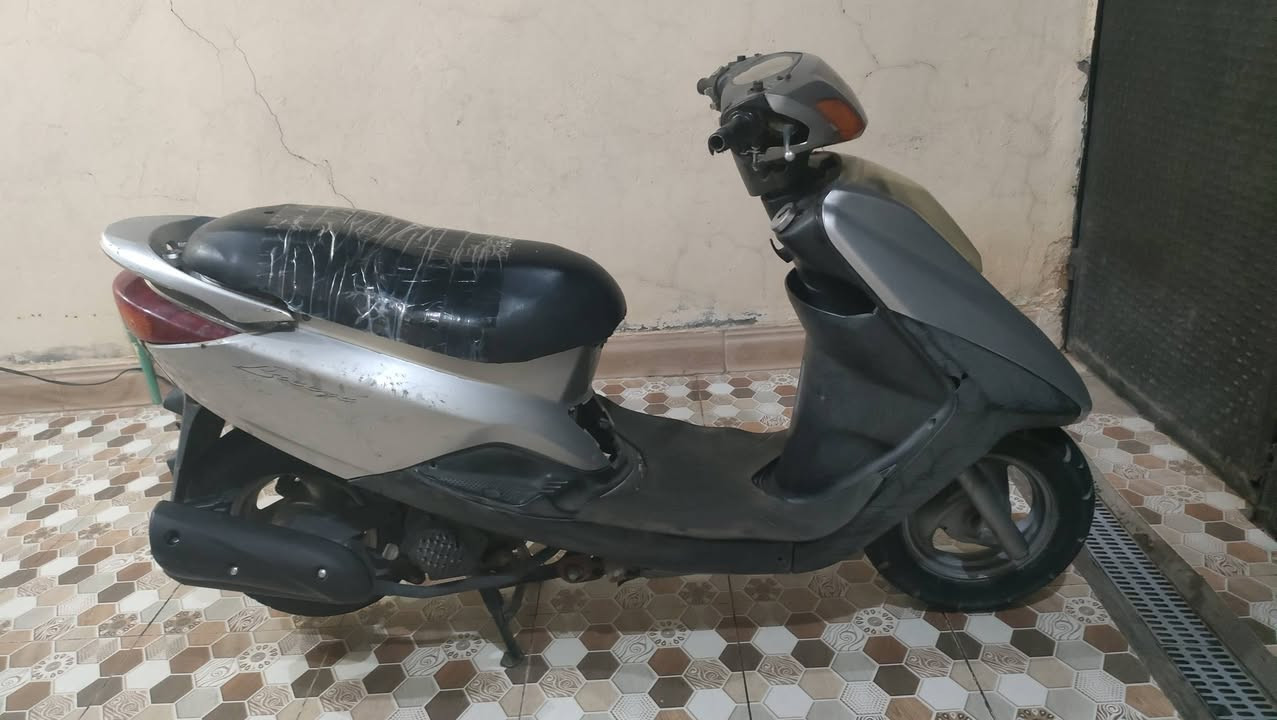 سلام عليكم دراجه بريز كلها شغاله محرك لا تبخير ولا صرف سعر 400 بيها مجال ***********
