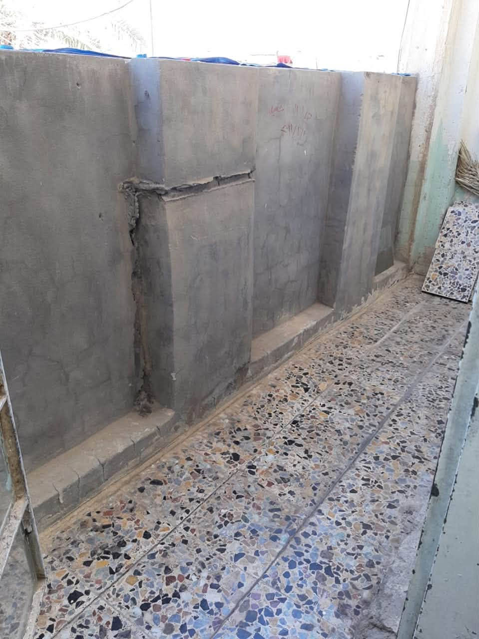 مشتمل 

100متر الأمين الثانيه قرب فلكه الحدادين للايجار يحتوي على غرفه نوم واستقبال ومطبخ اضافه للخدمات و سطح 

طابق ثاني للاتصال واللاستفسار على الرقم
  *********** متوفر حاليا فارغ

الايجار 350الف
