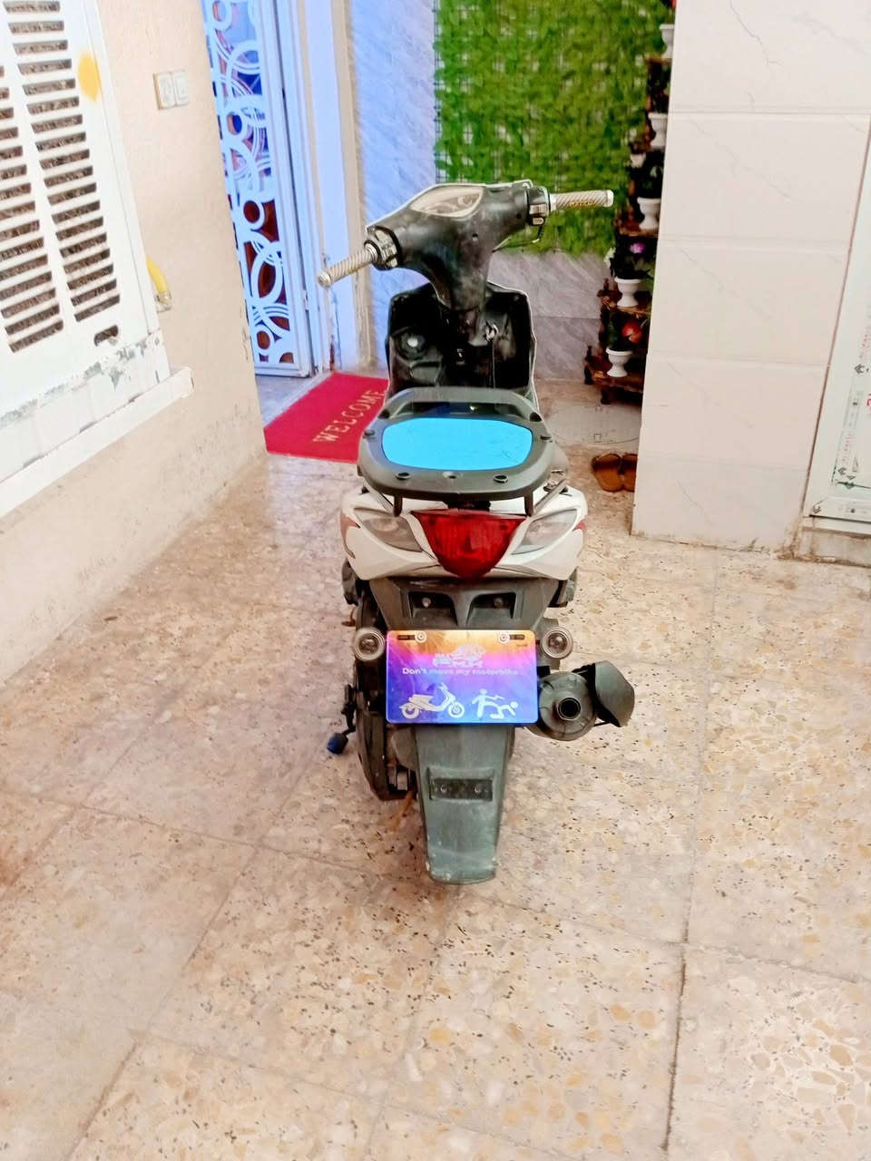 السلام عليكم دراجه ماكس مضلع دراجه شلعه ومعدل دراجه دبل جديد  وبيها اكزوز رياضي اف ام مكينه خرسه  كهربايتها   كلها شغال دراجه بيها  غراض  تزويد  سعر 600وبيها مجال مستعجل علئ بيعتها  مكاني بغداد الشعب الرقم. ***********
