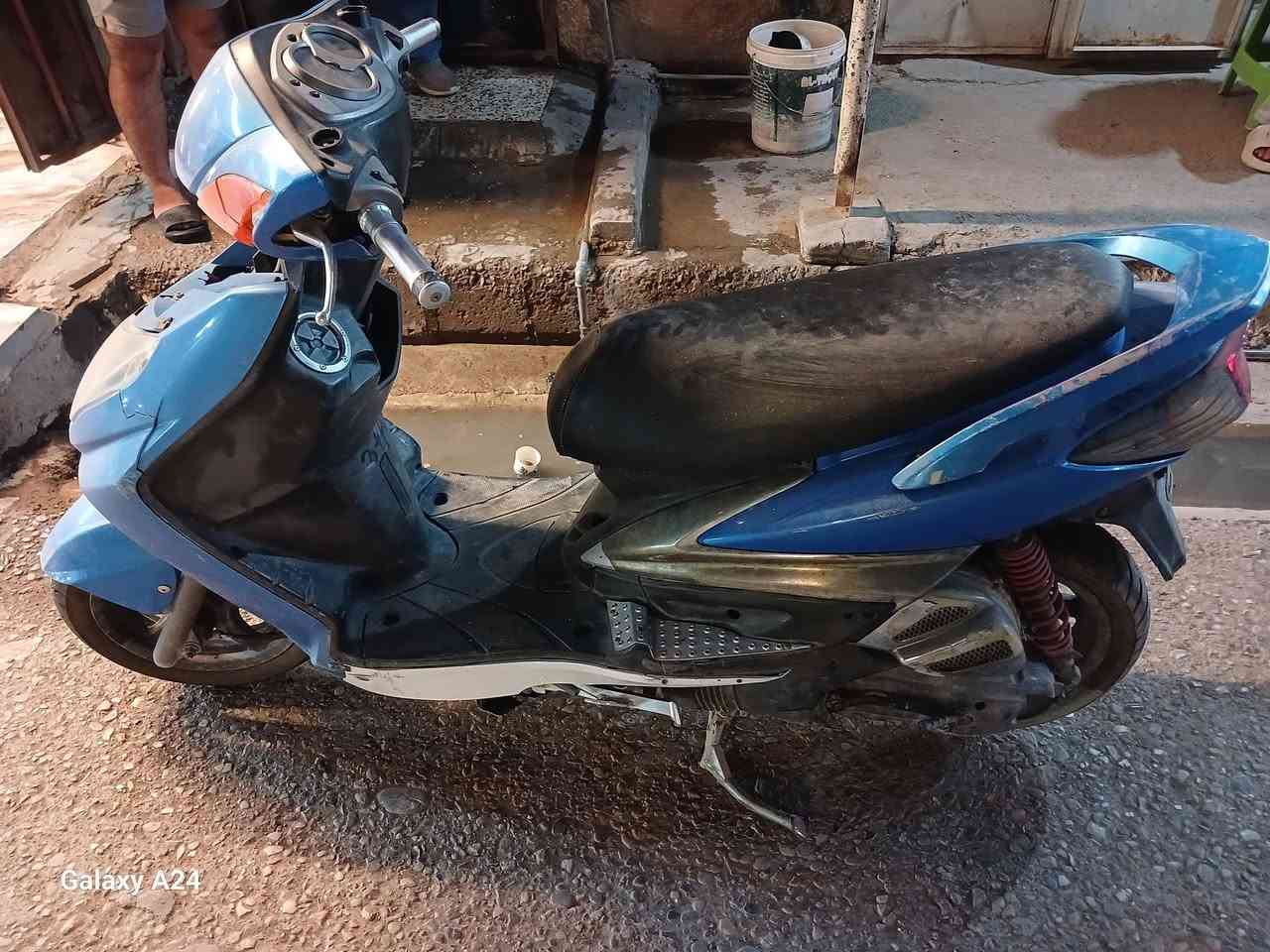 سلام عليكم دراجه سكنس فحل نوزل للبيع ابيع كوم حديد لاتجي وتكلي شبيها الدراجه طافيه كاطعا ناريه ابيع كوم حديد عنواني ديالى بعقوبه حي المعلمين رقم ***********

