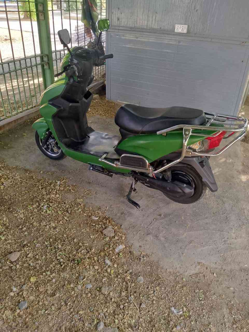السلام عليكم
دراجه شحن سكنس فحل 
6 بطارات اكبار نضيفات
دراجه نضيفه كلش 
السعر 600 الف
للاتصال او واتساب *********** 
مكان بغداد شرطه الخامسه
