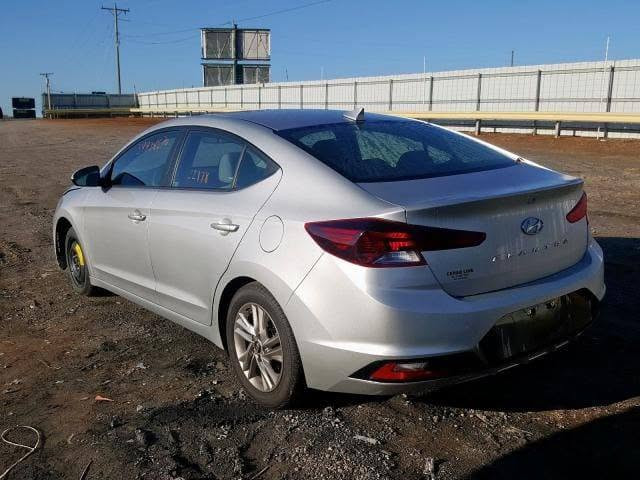السلام عليكم ELANTRA
2019 وارد أمريكي ضربة جدا خفيفة كلها ليبل واحد شرط  شاصي لغد تكم مكفولات 
سيارة جاهزة من كلشي كير AT 
مكينة ممفتوحة بلادية وخير من الله ماشية : 44 الف mi 
مكاني : بغداد حي اور 
رقمي : *********** 
واتساب واتصال فقط 
السعر : ١١٠ وبيها مجال
