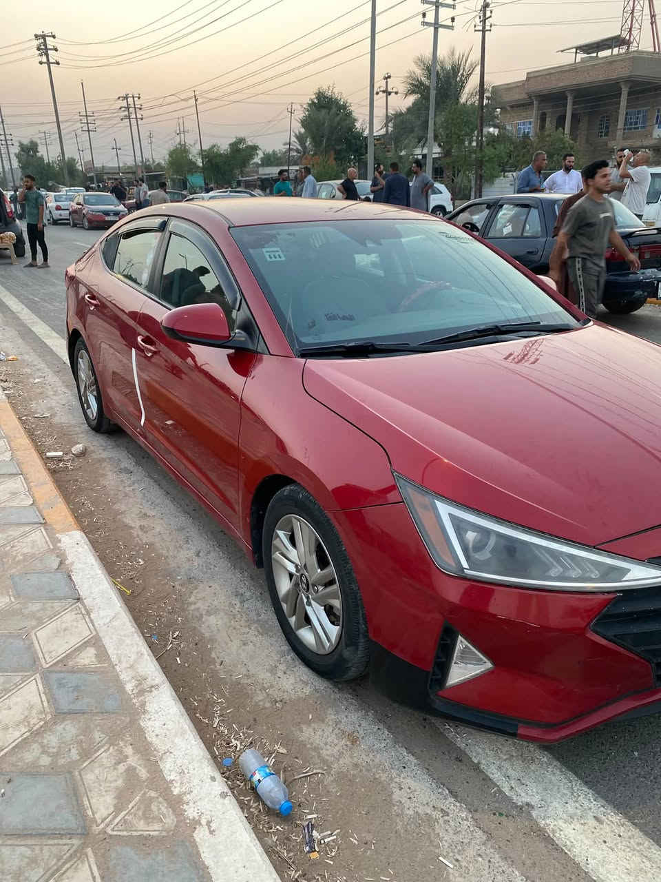 النترا ٢٠١٩ أمريكي  
محرك ٢٠٠٠ دوش 
كير at
 بيها قطعتين كلير وضرر جاملي خلفي 
سونار بالمنشور 
سياره جديده 
السعر ١١٥ وبيها مجال 
العنوان بعفويه 
للاستفسار  ***********
