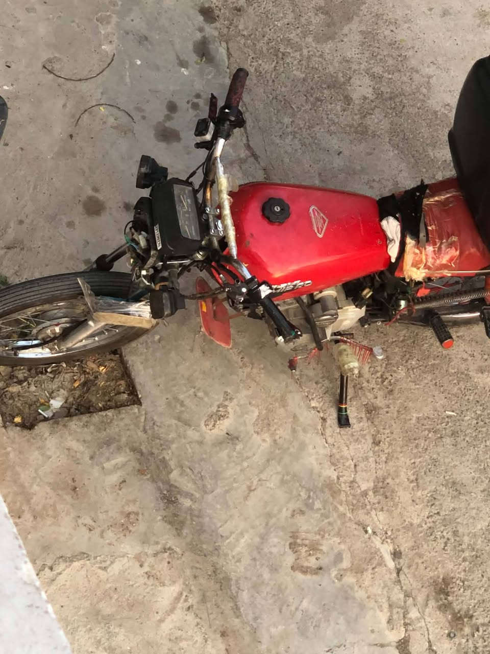 سلام عليكم لبيع موطور خمسه كير مكينه بلادي سبانه مامحطوط عليه بيه نواقص بصيطه العنوان شيخ عباس لوبه  هاذا سعره مناسب ٢٠٠ وبي مجال الطيبين هاذا رقم وتساب فقط***********
