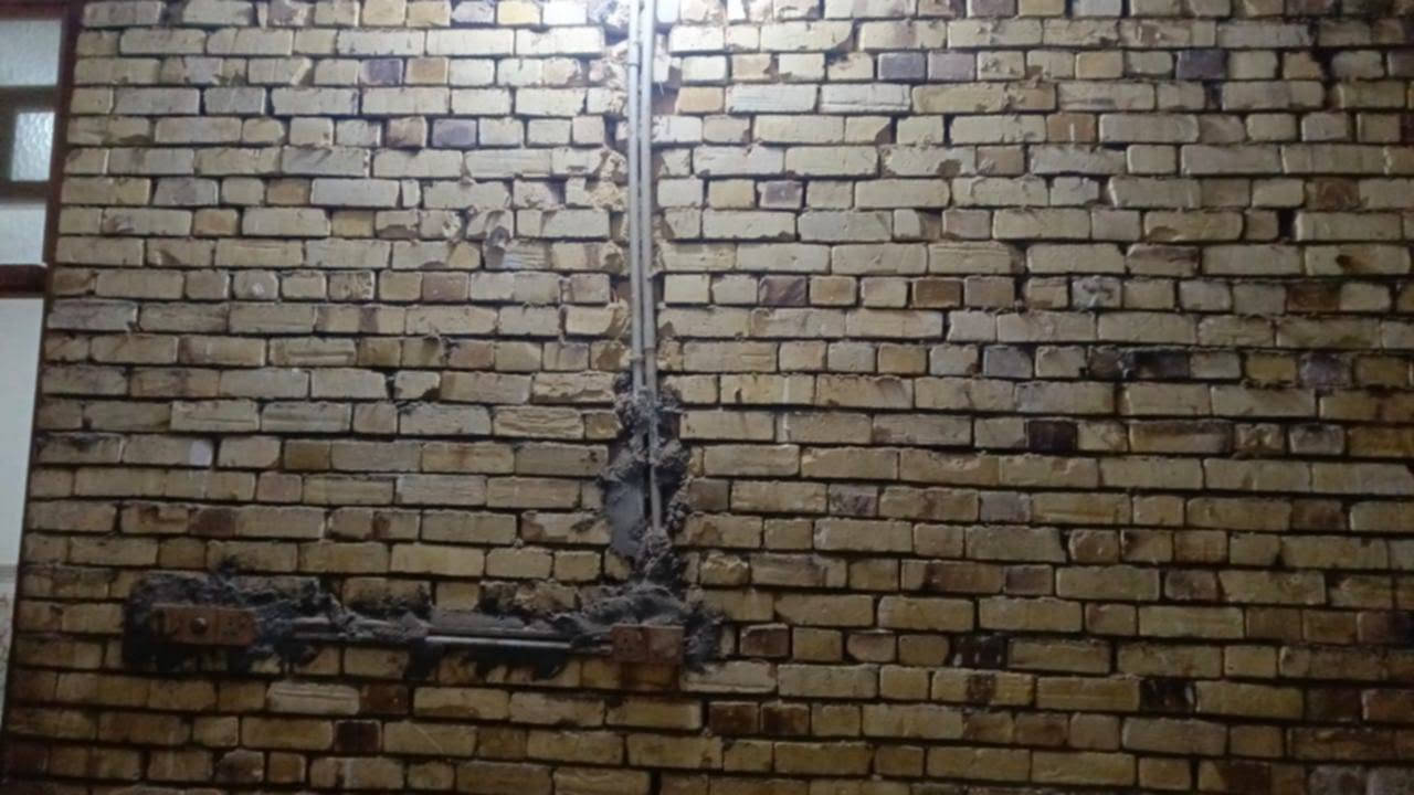 📍موقع الفتاحيه مقابيل الكليه البيطرية
بيت للبيع طابو صرف
📐مساحة 200م 
غرفتين نوم 🛏
صاله 🖼 
استقبال 🏛
مطبخ 🍽 بعده ما كامل
صحيات 🪞 
بناء البيت حديث شغل درجة أولى
طابوك كونكريت ✅
#السعر 140 وبي مجال 
الوسيط العقاري
***********☎ 
عندك عقار نعرضلك بس عليك دز تفاصيل كامله والباقي علينه
