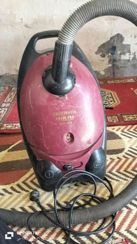 مكنسة كهربائية • للبيع