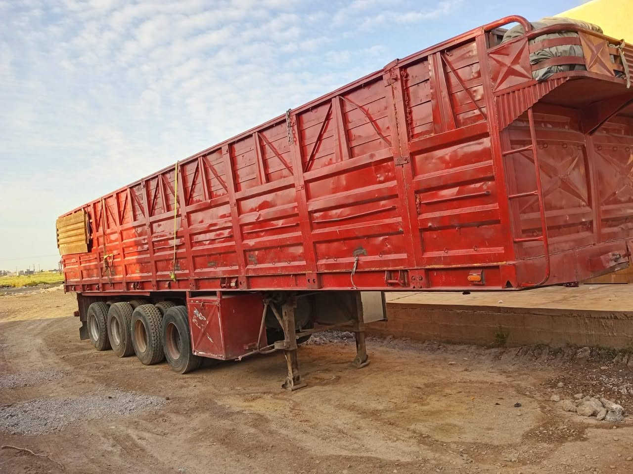 السلام عليكم البيع عربانه حداد طول 12 ونص تخم تاير 4 دنكير صيني جاهزه لشغل تاير كله نضيف + مطيخ ثلاجه صندوك السعر 115 بيه مجال تصال رقم ‏‪***********‬‏ عنوان بغداد التاجي
