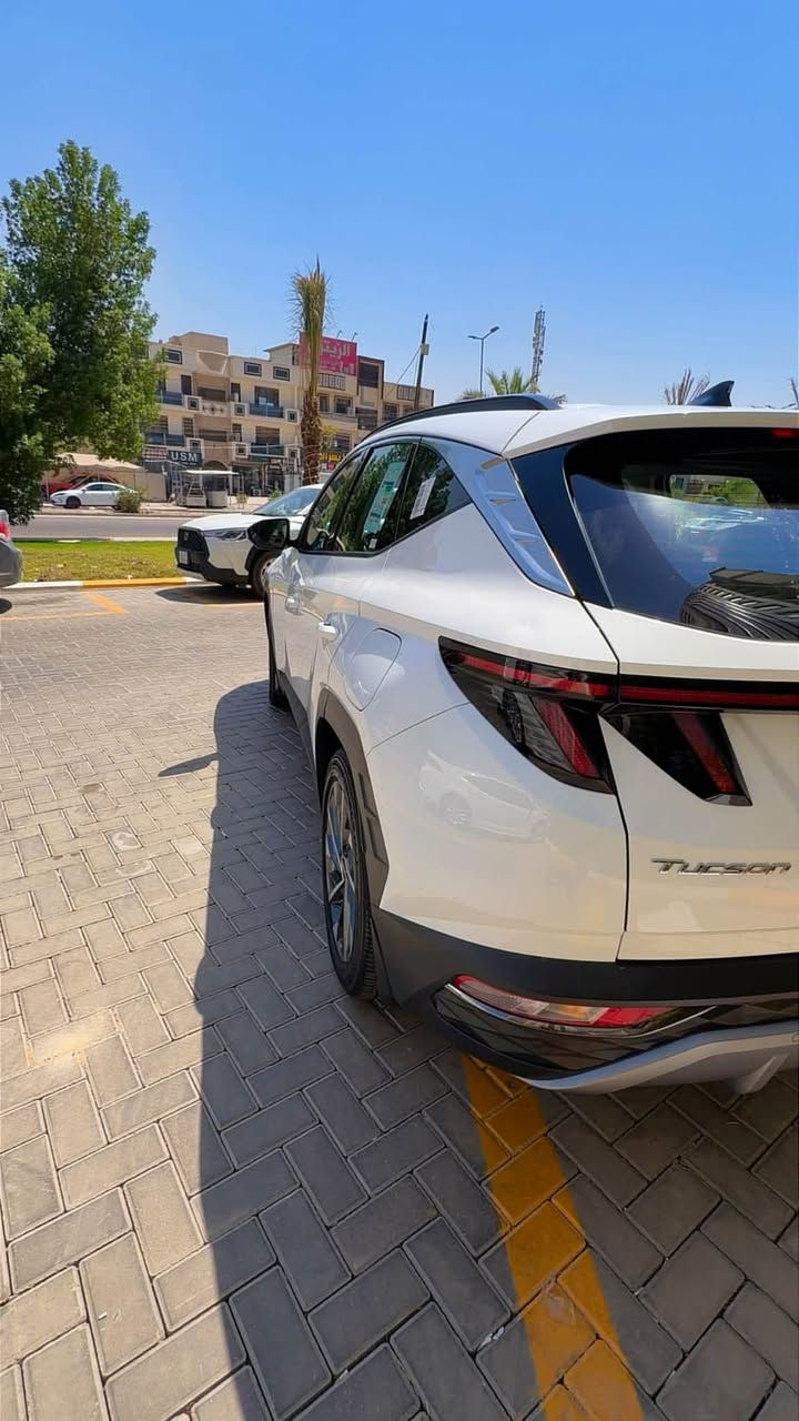اسلام عليكم توسان للبيع ٢٠٢١ ماشيه ٧٧خليجي بدون صبغ بارد فقط قليل بل باب الخلفي مكانه بغداد البياع سعر ١٧٢ مجال قليل ***********

