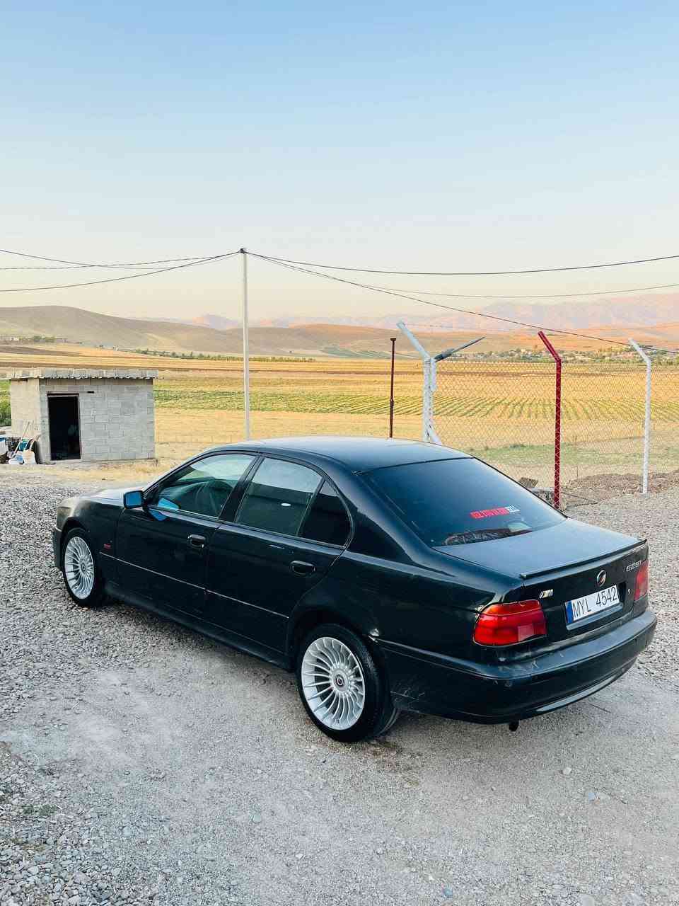 BMW Saqar
مەکینە 525 کەپس گێڕ عادی
مۆدێل 1998
گێڕو مەکینەو کارەبای بەشەرت
تەقەو ڕەقەی نیە
تەبرید لەسەر سویچ
موسو بڕاوە بەشەرت
دوو جام کارەبا
کوشن هیتەر
چوار تایەو ویلی لۆکی لە ژێرە
مەنەفێست ئیبرایم خەلیل
خوار هەموو بازاڕ
29 گەڵاو مەعامەلە 
گۆڕینەوەش ئەکەم لەسەر دڵگرتن
شوێن دەربەندیخان
***********

