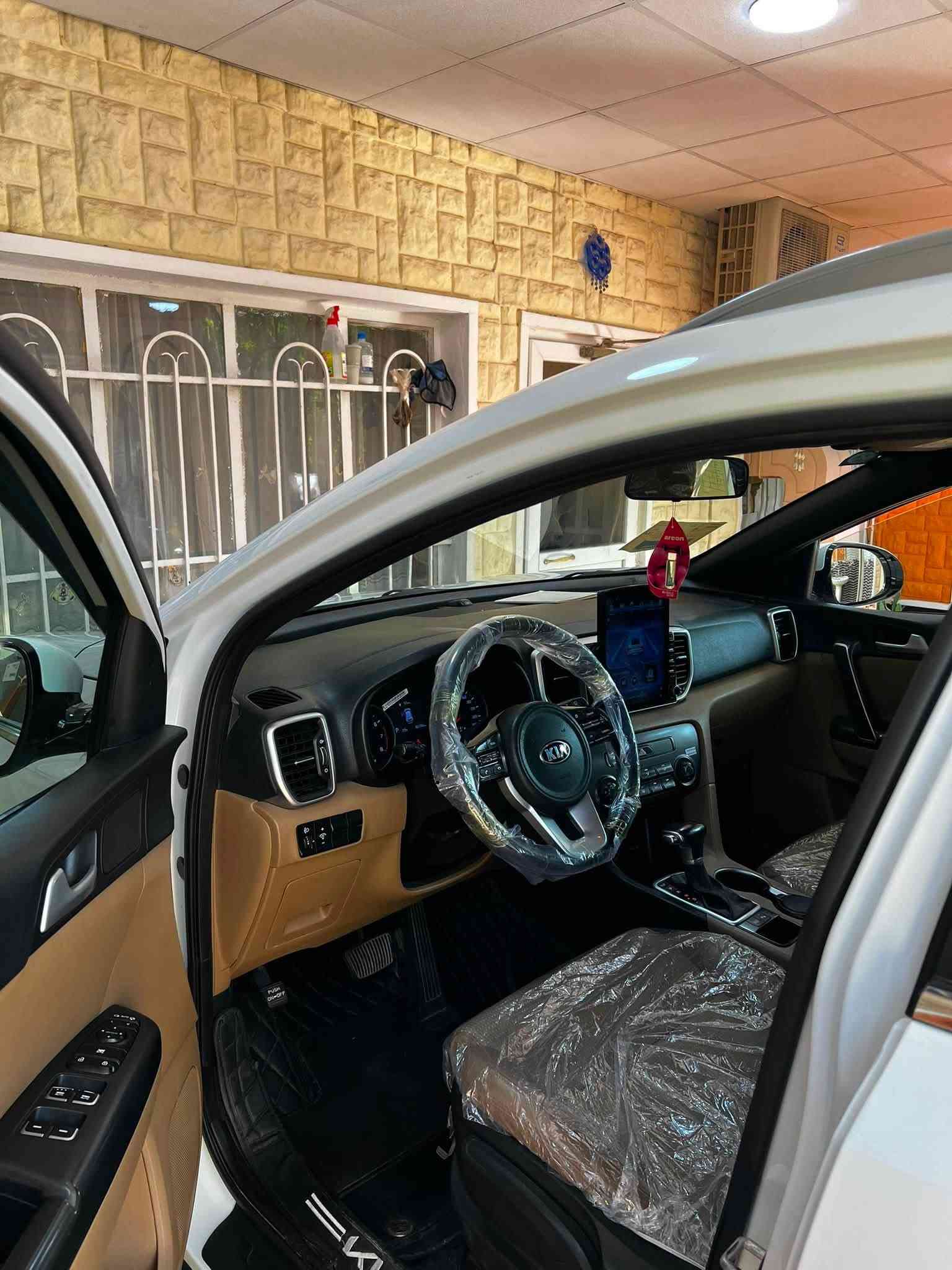 سلام وعليكم سبورتج 2020 رقم بغداد سياره داخل عسلي  جديده مكفوله من الصبغ والبارد فقط بارد صغير بس سياره كفاله سعر 185 وبيها مجال رقم الهاتف ***********
