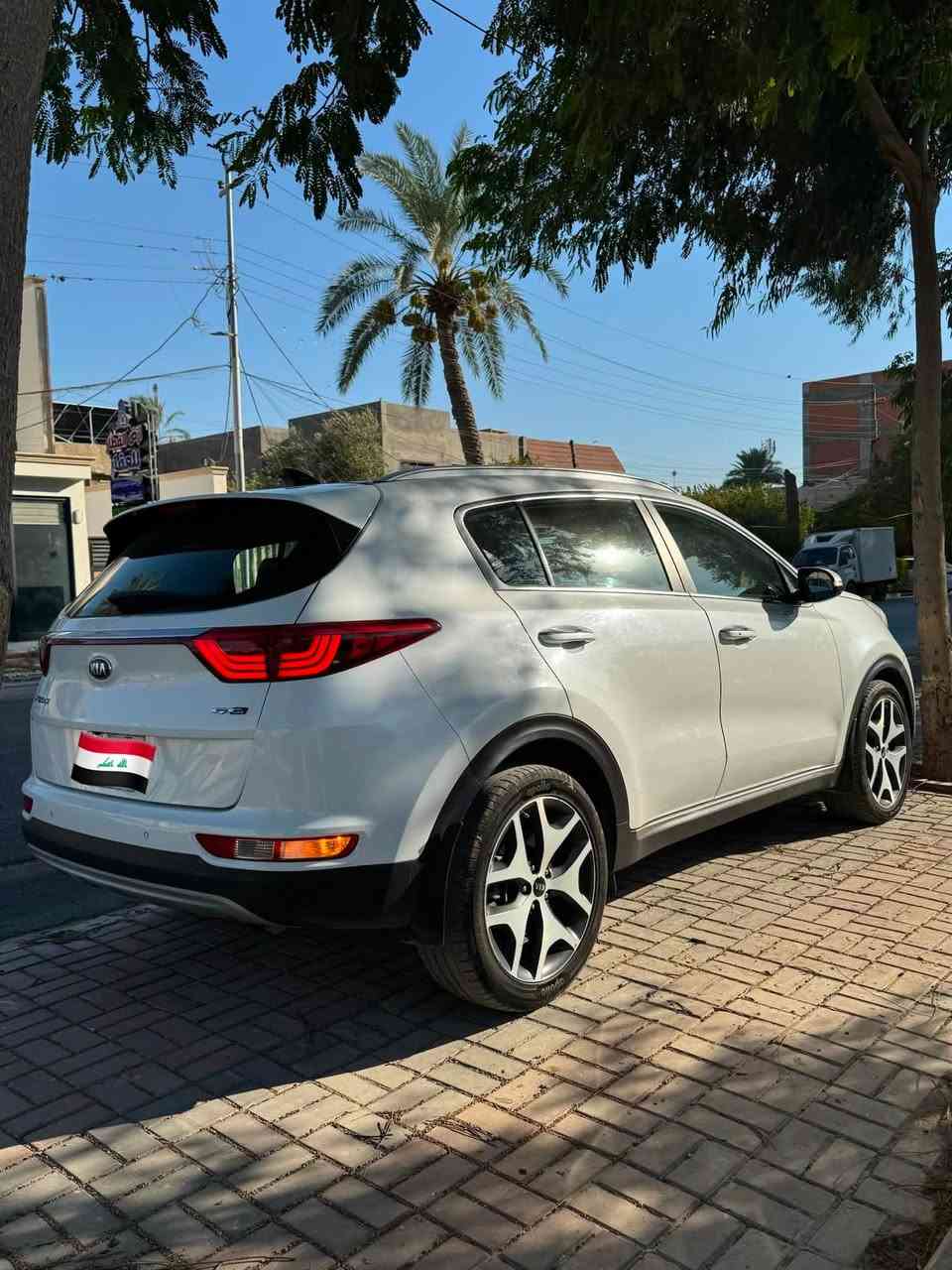 سبورتج موديل 2019 جيتي لاين￼ GT LINE ￼ بغداد أنكليزي جديد 
خليجي اعلى فئة فول مواصفات 
ماشية ٩٠ كيلو
داخل لونين عسلي واسودّ 
محرك بلادي على وضع الشركة 
كير بلادي على وضع الشركة 
كفالة بدون صبغ فقط  طخة بالدعامية امامية
 وبارد صغير حيل بالبنيد ماينشاف يطلع بالسونار 
 و زلوغ بسيطة بالبدي مال استخدام وشارع 
مواصفاتها مقاعد جلد وكهرباء 
جنطة كهرباء 
سايد بريك دكمة 
شحن وايرلس 
٣ أنظمة قيادة سبورت ايكو وعادي 
قطعتين تبريد 
مري قلابة
حساسات من كل جوانب السيارة 
وبعد بيها مواصفات تكدرون تبحثون عنها 
كل شي بيها داخل خارج بلادي على وضع الشركة 
سعرها ١٨٧ قفل بدون عملة  
السيادة باسمي مكاني بغداد والشراي 
يتصل 
***********
راح اخلي فديو بالتعليقات
