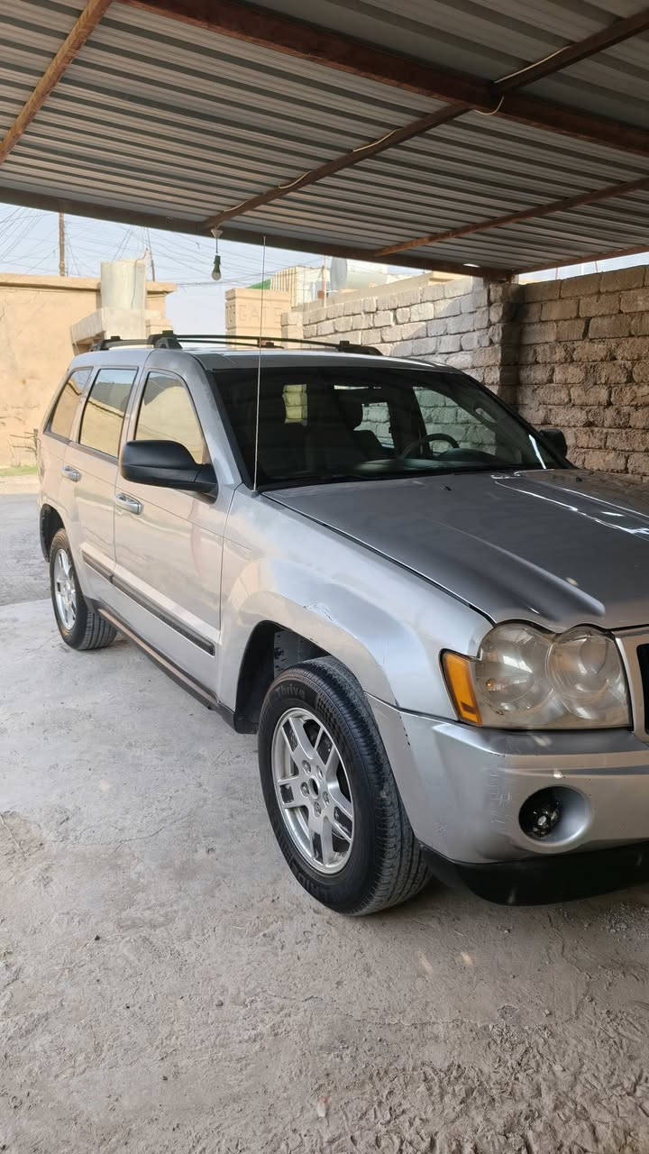 السلام عليكم للبيع جيب لاريدو موديل 2007 أمريكي بيها باب وجاملغ رقم صلاح الدين دولي محرك V6 3.7محرك وكير شرط صدر تواير شرط تدفئه تبريد شغال شرط الوكالة والتحويل السعر 65 وبيها مجال للاستفسار الاتصال ***********
