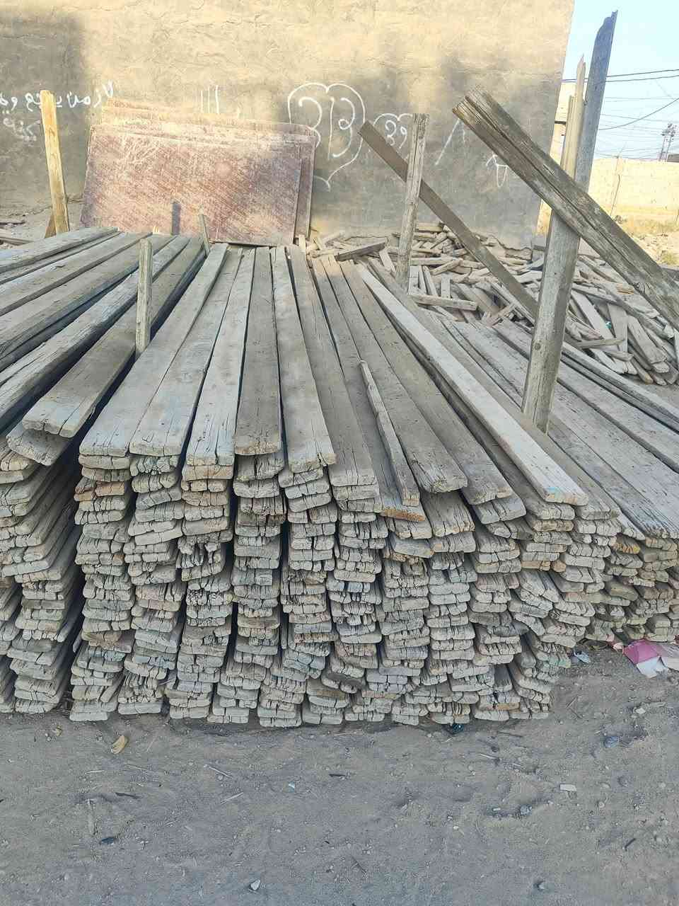 قالب خشب يدك بيت 350 متر 
جكات 90 
وياه تكم 150
لوح 4 متر 6 مكاعب
سيور 3 متر 4 مكاعب 
مقاصير  و مرابيع خير من الله 
ولوح نظافته 70 بالميه روسي 
ابيعه شلعه
***********
