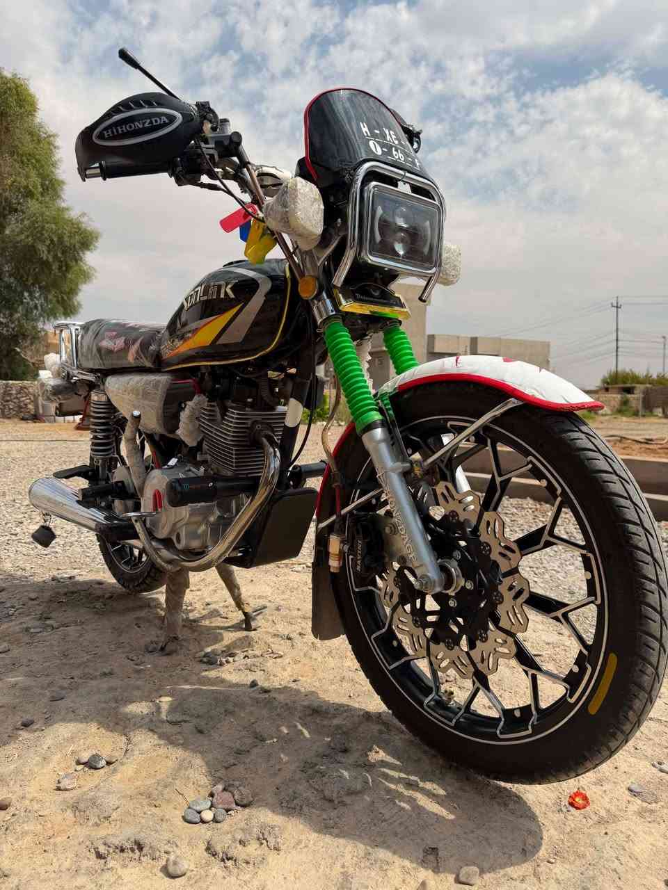 السلام عليكم 
موطور سونك موديل(24)✅محرك مامفتوح شرط ✅ محرك( 200)✅  نضيف تواير جدد ✅كهربائية كلها شغاله✅السعر( 775)✅وبي مجال حك جيتك ✅.         الشراي يجي خاص ✅✔️ 
الاتصال على الرقم ((***********))  الخاص مفتوح
