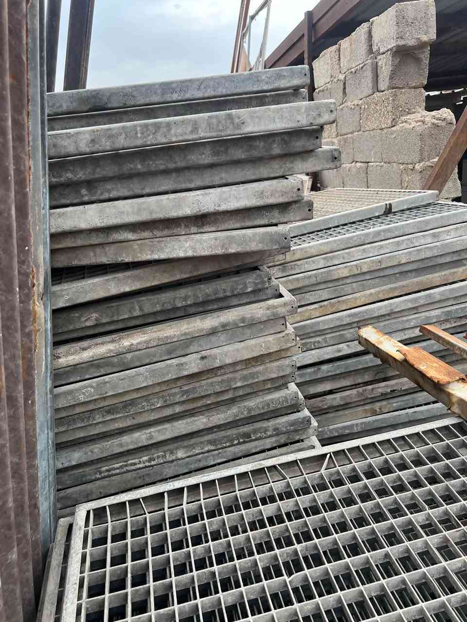 مداس حديد • ٨٠×٨٠ • ٢٠٠ قطعة