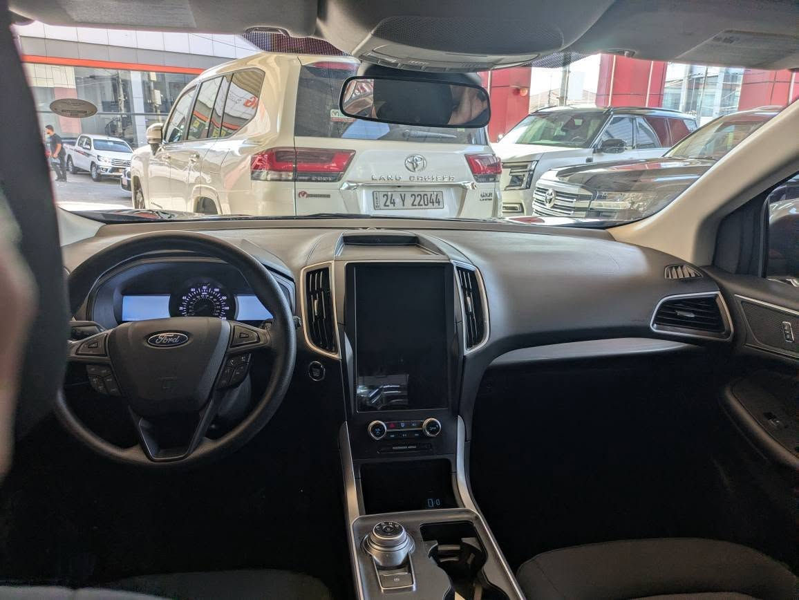 FORD EDGE SE 2024 AWD
​المحرك: 4 سلندر EcoBoost 20 توربو.
نيظام الدفع: AWD 
​الشاشة الترفيهية: شاشة عمودية تعمل بنظام SYNC 4A.
​الاتصال: دعم لاسلكي لنظامي Apple CarPlay و Android Auto.
​المقاعد: قماشية مريحة مع إمكانية تعديل مقعد السائق يدويًا أو كهربائيًا
​نظام التحذير من التصادم الأمامي مع الفرملة التلقائية في الطوارئ.
​نظام الحفاظ على المسار والتحذير عند الخروج منه.
​نظام مراقبة النقطة العمياء (BLIS) والتنبيه لحركة المرور الخلفية.
​كاميرا رؤية خلفية وحساسات ركن خلفية.
​الإضاءة: مصابيح أمامية وخلفية تعمل بتقنية LED.
​المرايا: مرايا جانبية كهربائية .
سيارة بدون ارباك بها جاملغ امامي و باب خلف سائق مبدل بلادى . هلال جاملغ خلفي صبخ موضح بالصور . بند و سقف شويه حالوب خفيف . صفحات سيارة بدون حالوب نهائيا . سيارة بدون رقم تترقم محافظات الاقليم . سيارة موجودة بدهوك . 
سعر 155 
رقم شاصي 
2FMPK4G93RBA58020
رقم موبايل *********** دهوك, العراق
