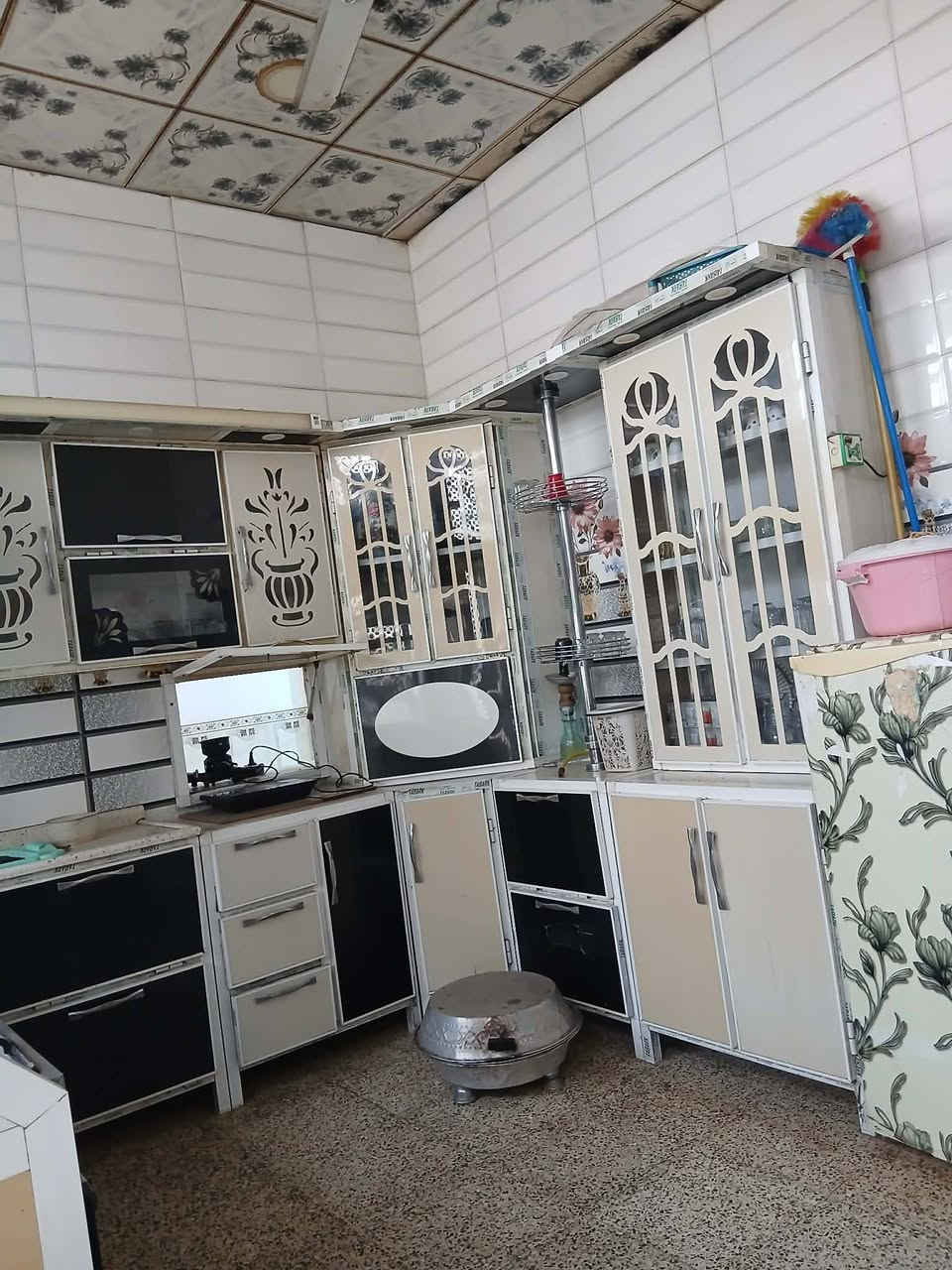 بيت طابو صرف للبيع مساحة 200 متر طابقين
بحي العسكري شارع الترابي
يحتوي  على 5 غرف واستقبال وصاله وهول ومطبخ وصحيات داخلية وخارجية.
السعر 115 وبي مجال ان شاء الله 
للتواصل والاستفسار مراسلة الصفحة
او واتساب ***********.
