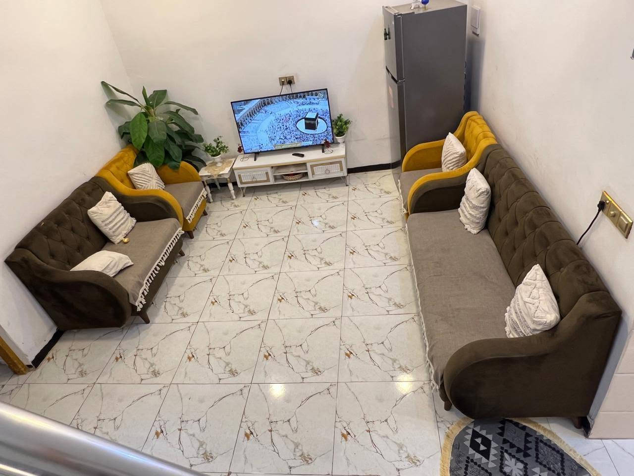 للبيع بيت بموقع مميز وهادئ، مناسب للسكن والاستثمار، والبيت مرتب وجاهز للسكن.

📍 الموقع: [حي ذويب ]
📐 المساحة: [120 متر]
🛏️ عدد الغرف: [وحده]
🚿 عدد الحمامات: [واحد معه صحيات خارجيه]
🚗 كراج: [/لا]
💰 السعر: [46 مليون وقابل للتفاوض]
📞 للاستفسار والتواصل: [*********** ]

الجادين فقط، وأهلاً وسهلاً بالجميع 🌹
