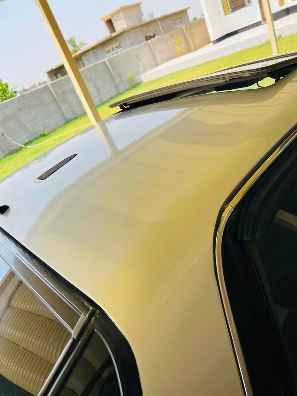 مستبوشي كلنت موديل 92 رقم صلاح الدين دولي شرط التحويل صبغ عام جماليه بدون خياس بدون ضربه تخم تاير جديد ويل كب صدر جديد تبريد شغال  كهربائيات كلها شغاله  مكان السياره الضلوعية   سعر 40 وبيها مجال للستفسار ***********
