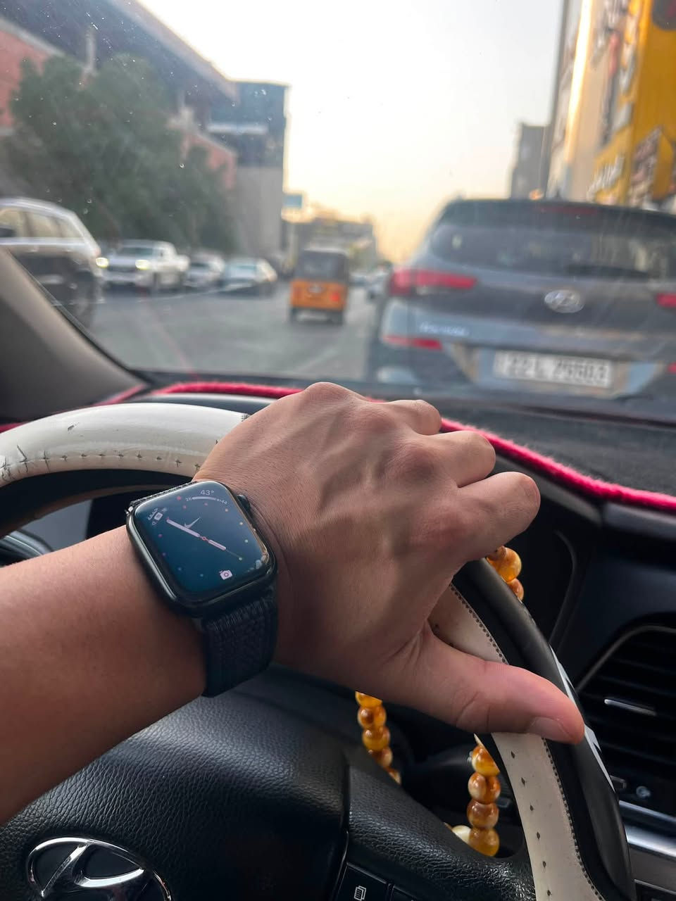 السلام عليكم
Apple watch جيل 8 

حجم 45 ، بطارية 87‎

نظيفة جداً أي خلل ما بيها 

السعر 250 الف وياها سيرين

للتواصل ***********.

