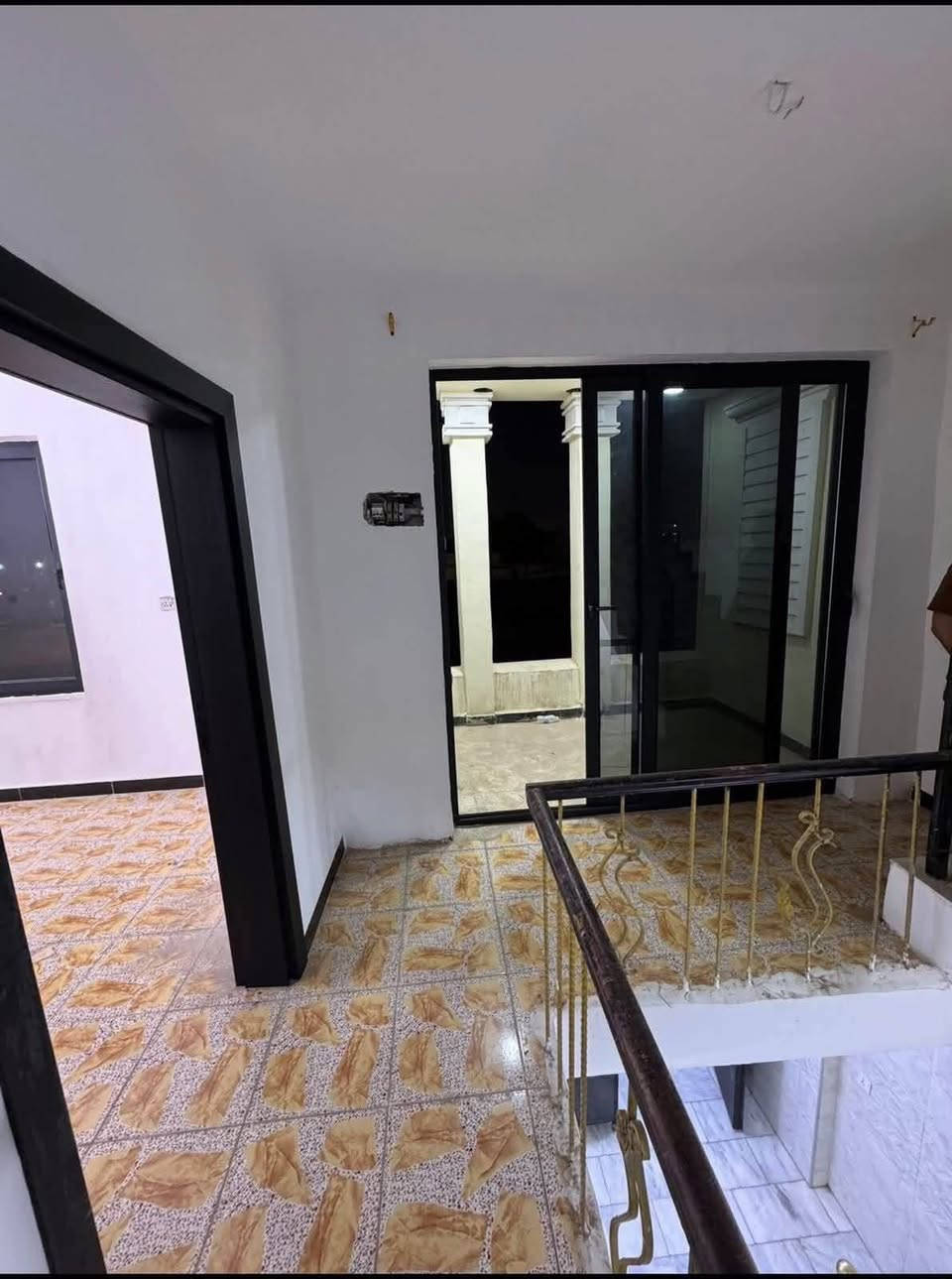 🏡 للإيجار في السيدية | عقار مودرن زيرو

✨ عقار مميز بمساحة 60 م²، بتصميم عصري وتشطيب مودرن.

يتكون من:
• 3 غرف
• صالة
• مطبخ
• خدمات
@
💰 بدل الإيجار: 850 ألف دينار

📞 للتواصل والاستفسار
🏢 متوفر لدى مكتب حلم عقاري ***********
