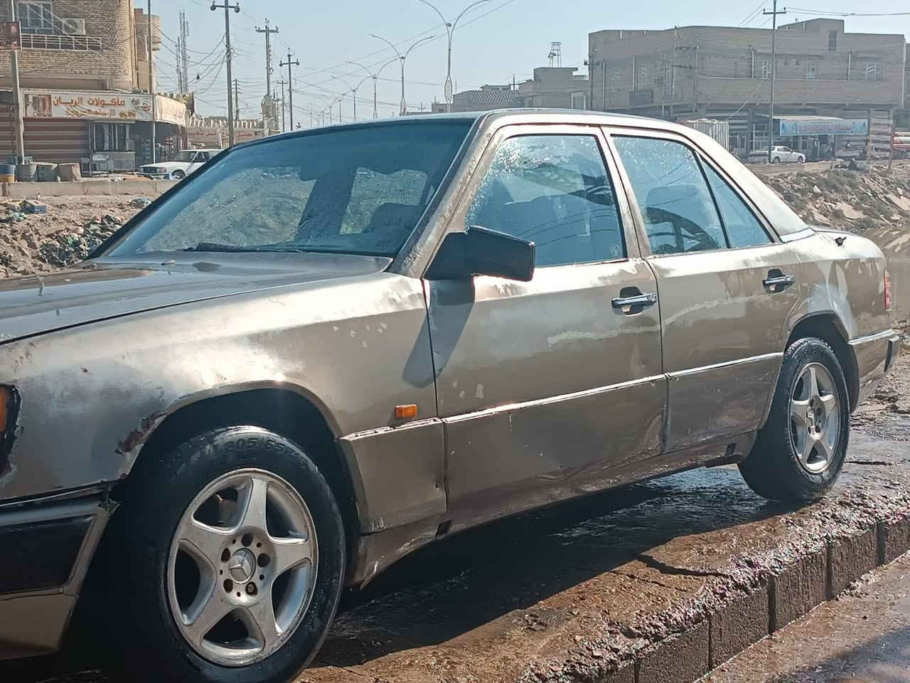 سلام عليكم مارسدس دب موديل 1984 محرك فيفيتي وكير مكفول حداديه جديده تخم تاير السعر 18 وبيه مجال للطيبين رحمه عله والديك المو شراي لايخابر يتعب نفسه 
*********** الشطره, ذي قار
