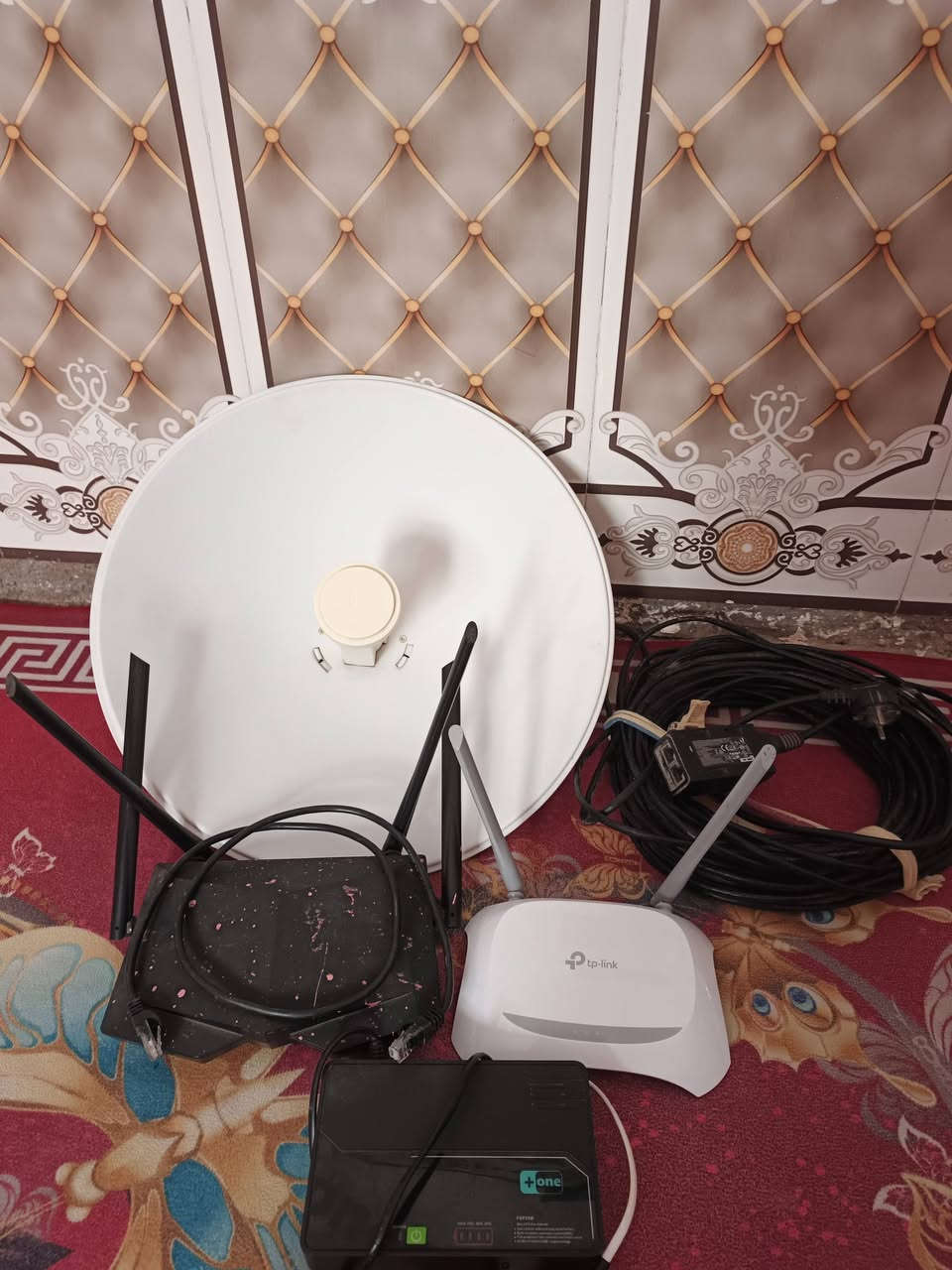 سلام عليكم شبكه للبيع جاهزه بطاريه أم ثمن ساعات ثنين راوتر واير عشرين متر نضافه شوفت عينك رقم ***********
