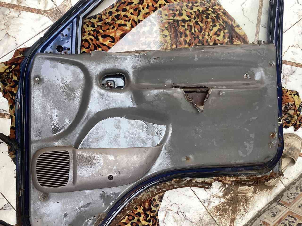 سلام عليكم باب بريجو+وبطانه +وجامه السعر =٨٥ وبي مجل تاير نص عمر حجم 195/15 السعر =٢٥ /.  العنوان بغداد مدينه الصدر. الرقم ***********
