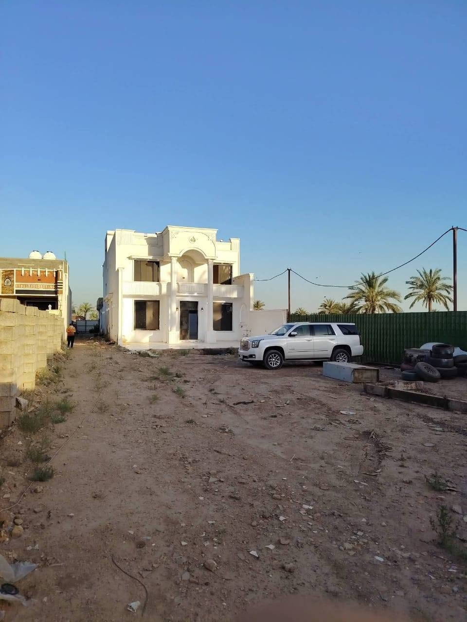 الدوره البوعيثه 📍
المساحه الكليه 1200 متر

واجهه 15 ونزال 84 

مساحه البناء : الفيلا 300 متر

مع دار مساحه 130 متر خلف الفيلا

محتويات الفيلا : 6 غرف نوم - استقبال - هول داخلي - مطبخ - خدمات عدد 5 + غرف الطابق الثاني سويت كامل 

محتويات الدار : استقبال ومطبخ وهول وخدمات وغرفه نوم واحده 

أحدث البناء سنه 2026 محد ساكن بيها 

للبيع او مراوس برصافة

للاتصال بل رقم ***********
