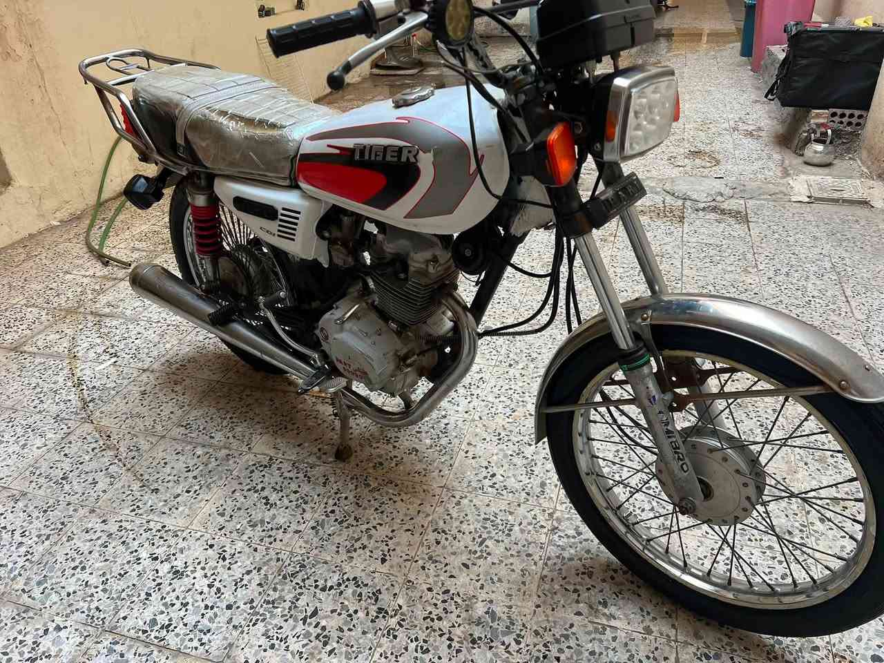 مأطور بارت  خمس ٩٩٩٩٩ محرك نضيف ضو عالي ناصي أشاير كهربائيات كلها شغاله السعر ٣٢٥ وبي مجال المكان النبي يونس 
شراي اتصل ***********
