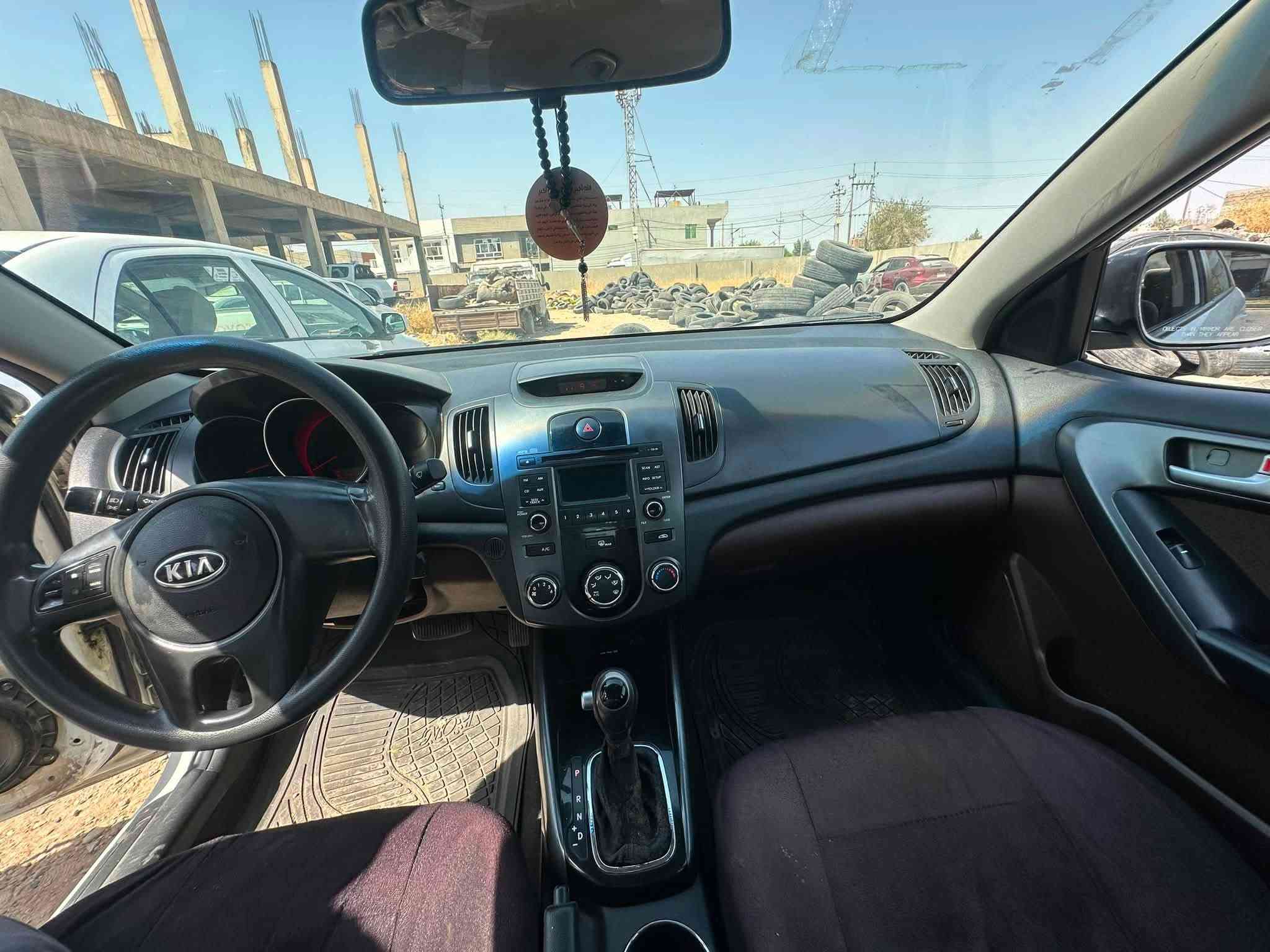 کیا سیڕاتۆ
مۆدێل ٢٠١١ سید نهرۆ
١٤٠ هەزار ڕۆییە،جام کارەبایی،گێڕ تۆماتیک،دەبڵ سویچ 
سپێری دانەبەزیوە 
٣پارچەی هەیە
مەکینە تەحمیلە 
دەرکەی سایەق و سەکن 
چامرغی سایەق  
سعر:٩٣$ومەجال.
***********
