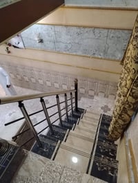 ١٠٧م • طابقين • حديقه داخل البيت