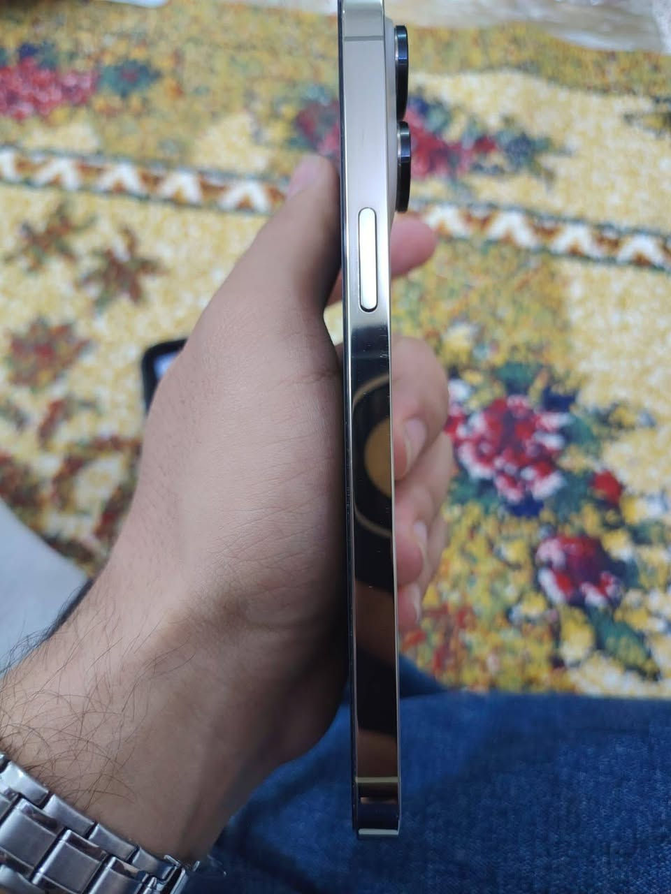 سلام عليكم للبيع ايفون 14 برو ماكس اللون الذهبي الجهاز نظيف جدا جدا زلغ واحد مابيه ذاكرة 512 بطارية 89 الجهاز بلادي ممفتوح ولا مصلح عالفحص الملحقات كفرات وشاحنه
السعر 975
مكاني بغداد الحرية
للتواصل خاص او واتساب ***********

نص مكتوب في الصور:
- حالة البطارية والشحن كما هو الحال مع البطاريات القابلة لإعادة الشحن، بطارية الهاتف قابلة للاستهلاك وتصبح أقل فاعلية مع الوقت. معرفة المزيد... 89% الحد الأقصى للقدرة هذا قياس لقدرة البطارية مقارنة بقدرتها عندما كانت جديدة. قد تتسبب القدرة المنخفضة بتقليل ساعات الاستخدام بين عملية الشحن والأخرى. أقصى قدرة للأداء ستساعد الأنظمة المضمنة في النظام والمكونات في تخفيف آثار الأداء التي قد تلاحظها أثناء التقدم الكيميائي في عمر بطارية iPhone. شحن البطارية المحسن للحد من استنزاف عمر البطارية، يتعلم ال iPhone من عادات الشحن اليومية، بحيث ينتظر ولا يتجاوز %80 حتى يحين موعد حاجتك إلى استخدامه. الشحن بالطاقة النظيفة في منطقتك، سيحاول iPhone التقليل من البصمة الكربونية من خلال انتقاء وقت الشحن الذي تتوفر فيه كهرباء بانبعاثات كربونية منخفضة. يتعلم iPhone من عادات الشحن اليومية، بحيث لا يشحن بالكامل حتى يحين موعد حاجتك إلى استخدامه. معرفة المزيد...