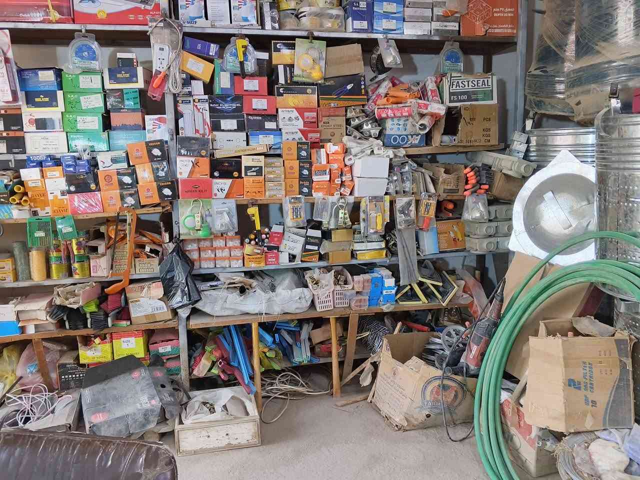 محل انشايه لبيع كامل من كل الضرض
العنوان اذك الصوب شارع الماء الارو محلات سيد عباس

***********

